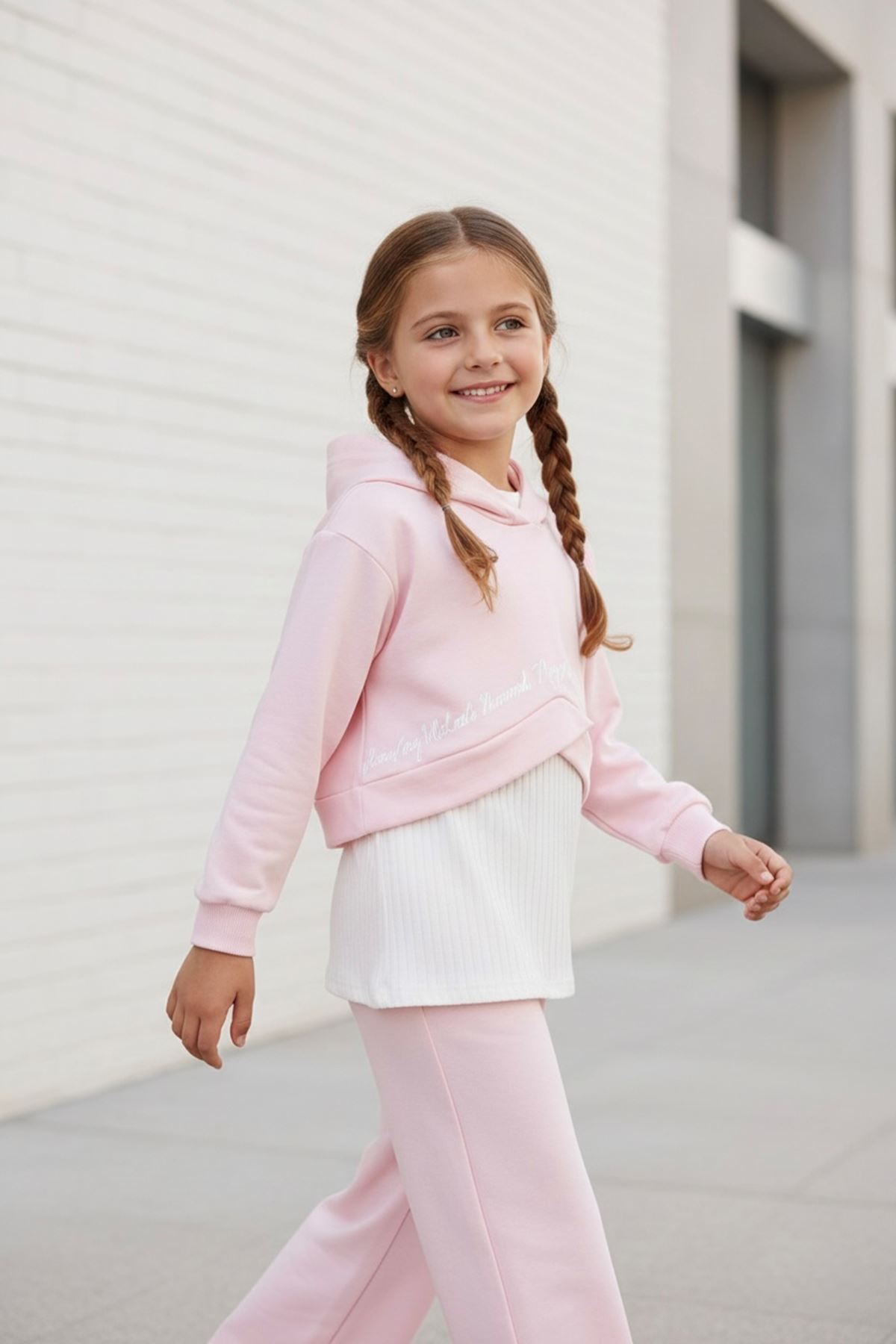 Miniğimin Cicileri Yazı Baskılı Crop Sweatshirt ve Bol Paça Kız Çocuk Eşofman Takımı - Pembe