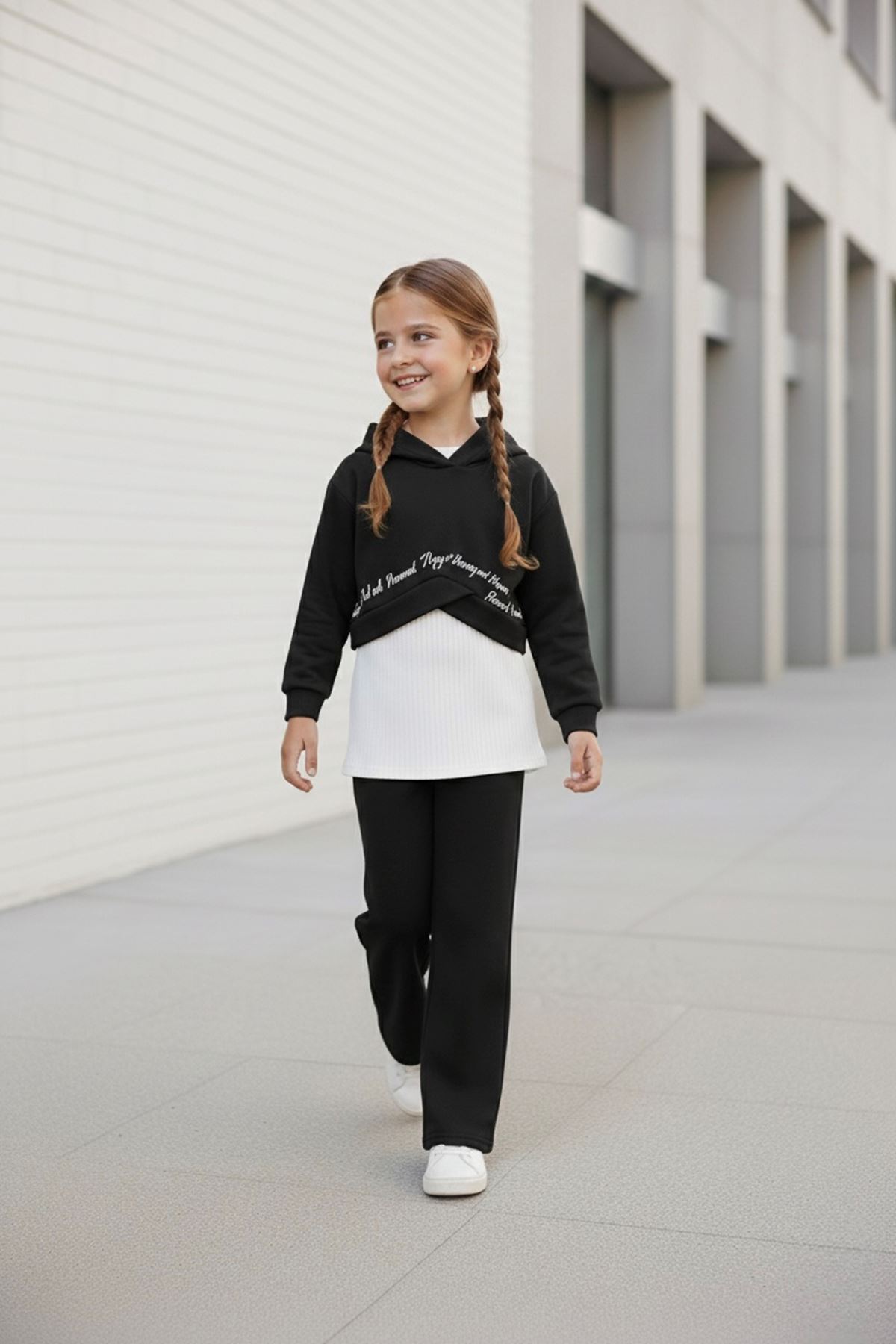 Miniğimin Cicileri Yazı Baskılı Crop Sweatshirt ve Bol Paça Kız Çocuk Eşofman Takımı - Siyah