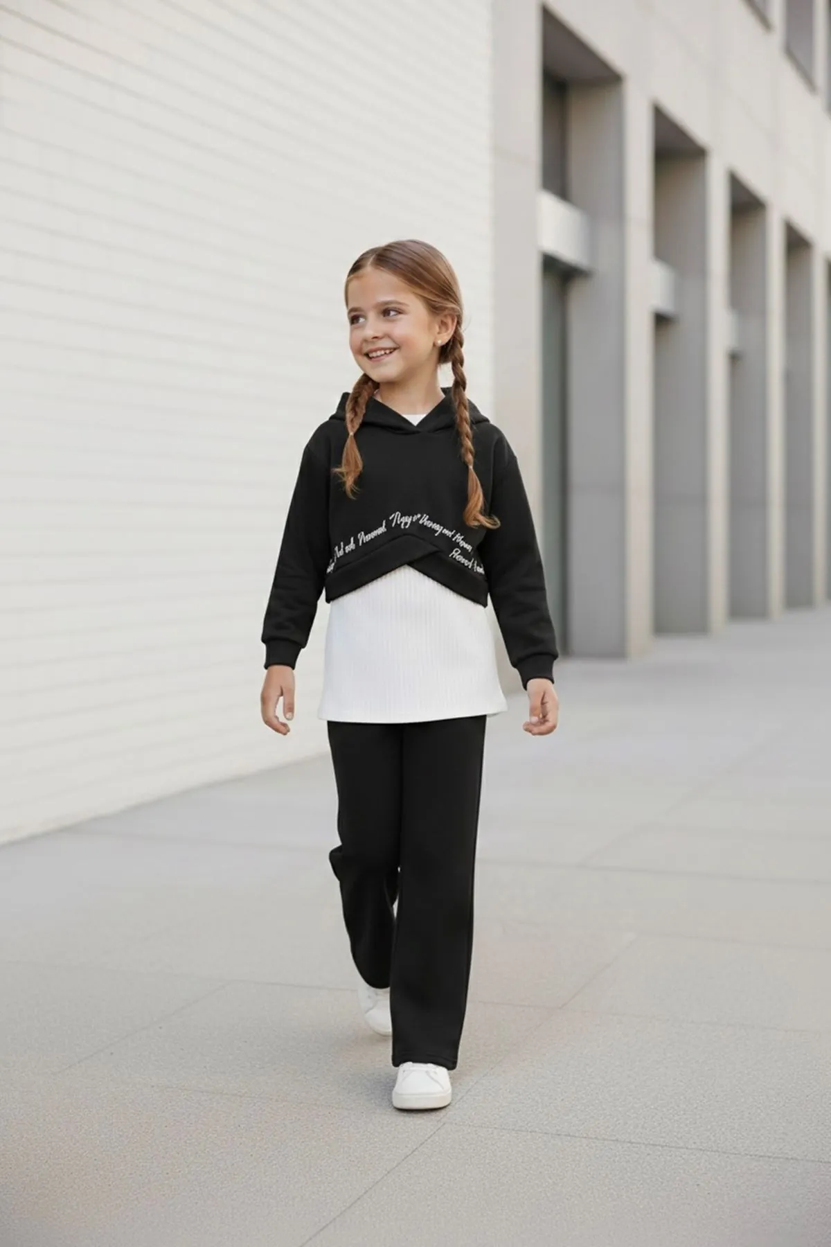 Miniğimin Cicileri Yazı Baskılı Crop Sweatshirt ve Bol Paça Kız Çocuk Eşofman Takımı - Siyah