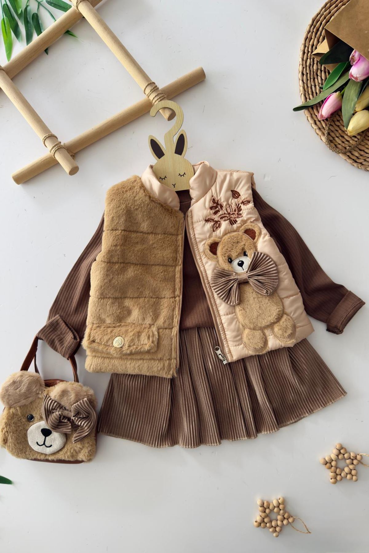 Miniğimin Cicileri Peluş Ayıcık Detaylı Yelekli Kız Çocuk Çantalı 4 lü Takım - Kahve