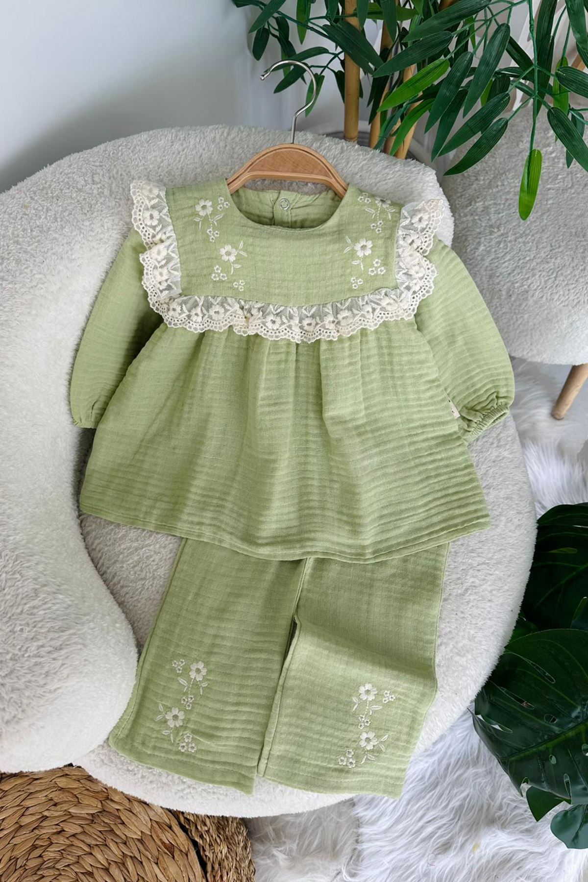 Miniğimin Cicileri Müslin Fisto Detaylı Çiçek İşleme Kız Çocuk 2 li Takım - Yeşil