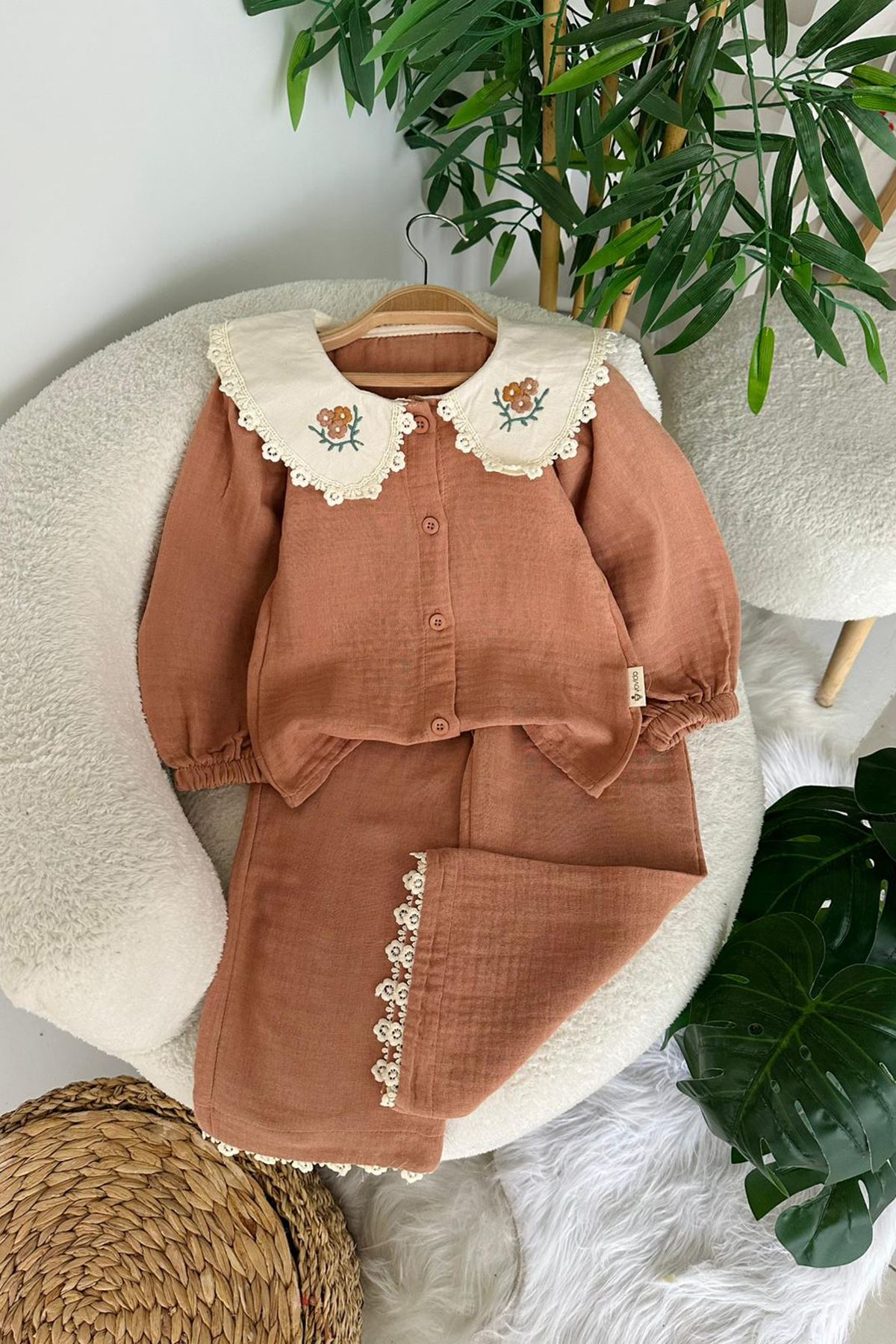 Miniğimin Cicileri Gömlek Yaka Çiçek İşlemeli Müslin Kız Çocuk 2 li Takım - Kahverengi