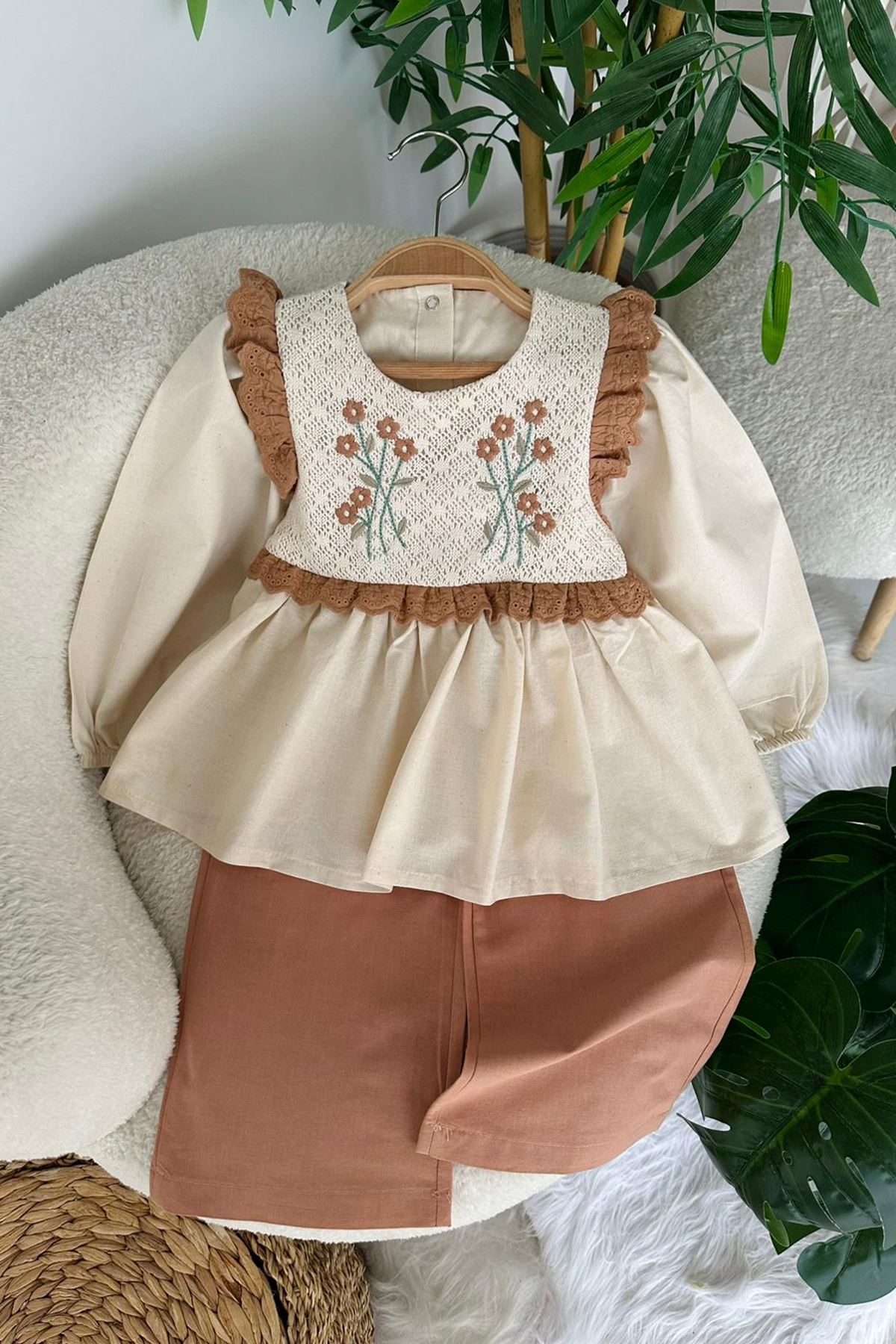 Miniğimin Cicileri Fistolu Çiçek Dantel Detaylı Vintage Kız Çocuk 2 li Takım - Kahverengi