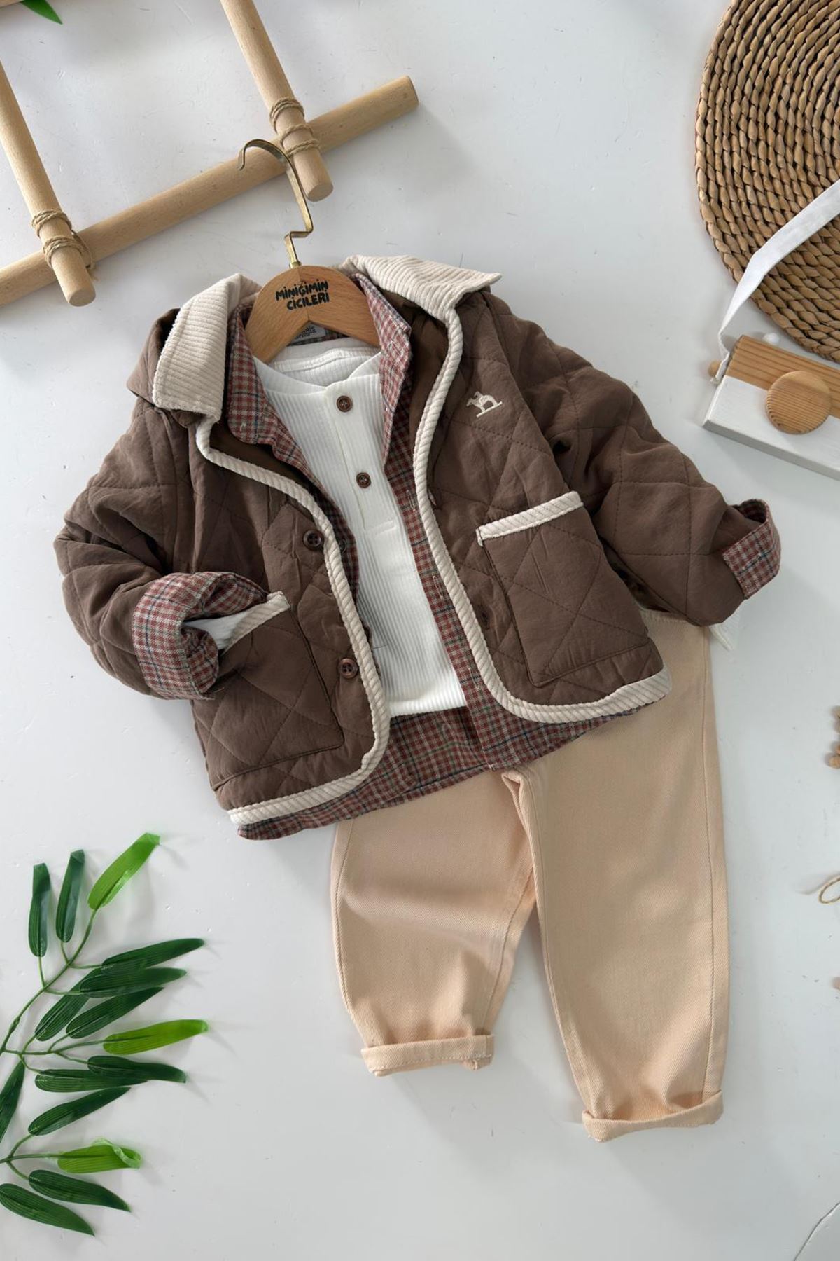 Miniğimin Cicileri Oduncu Gömlekli Montlu Erkek  Çocuk 4 lü Takım - Kahverengi