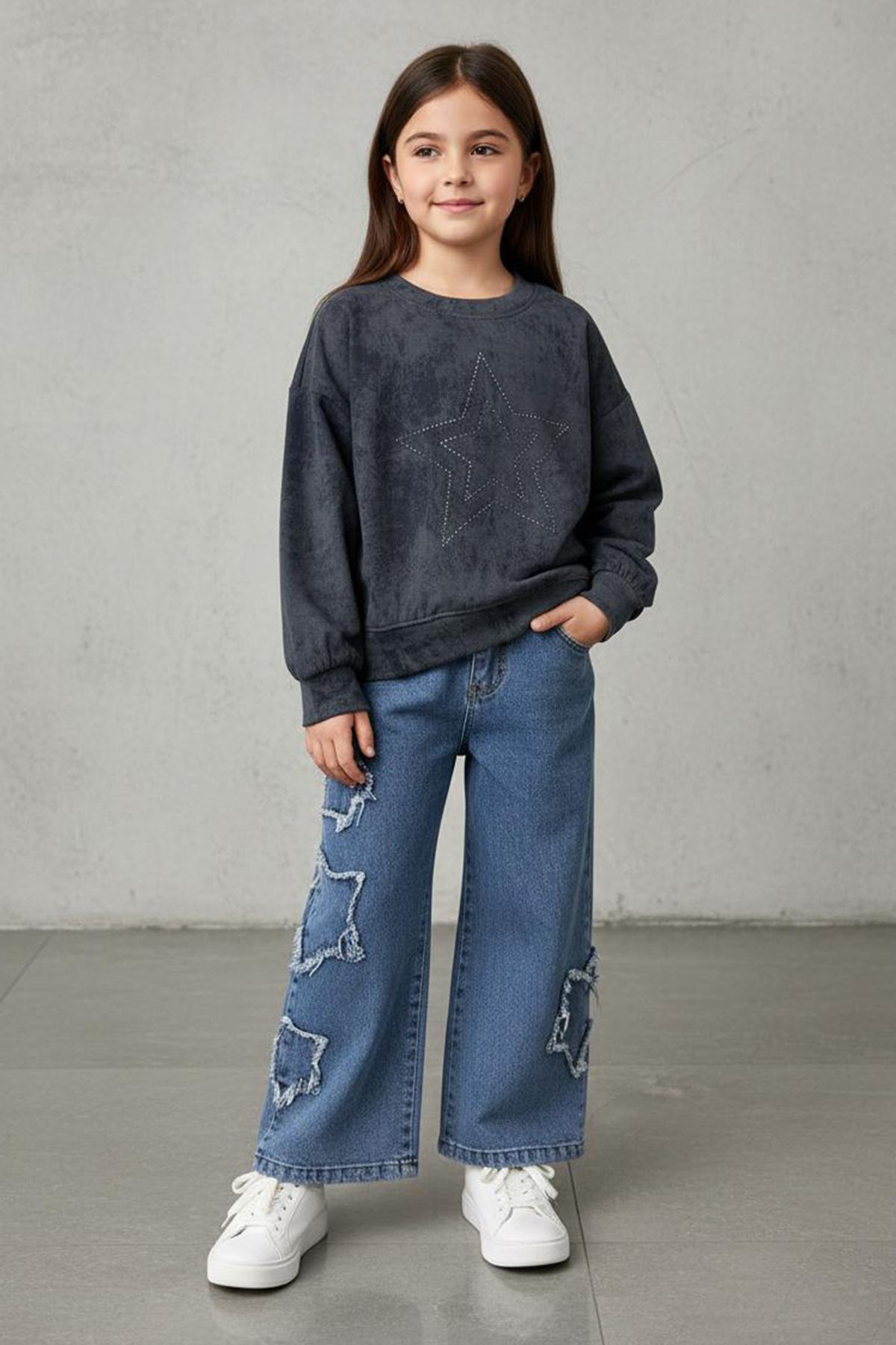 Minigimin Cicileri Yıldız Taşlı Detaylı Sweatshirt Yıldız Detay Jean Pantolonlu 2 li Kız Çocuk Takım - Füme