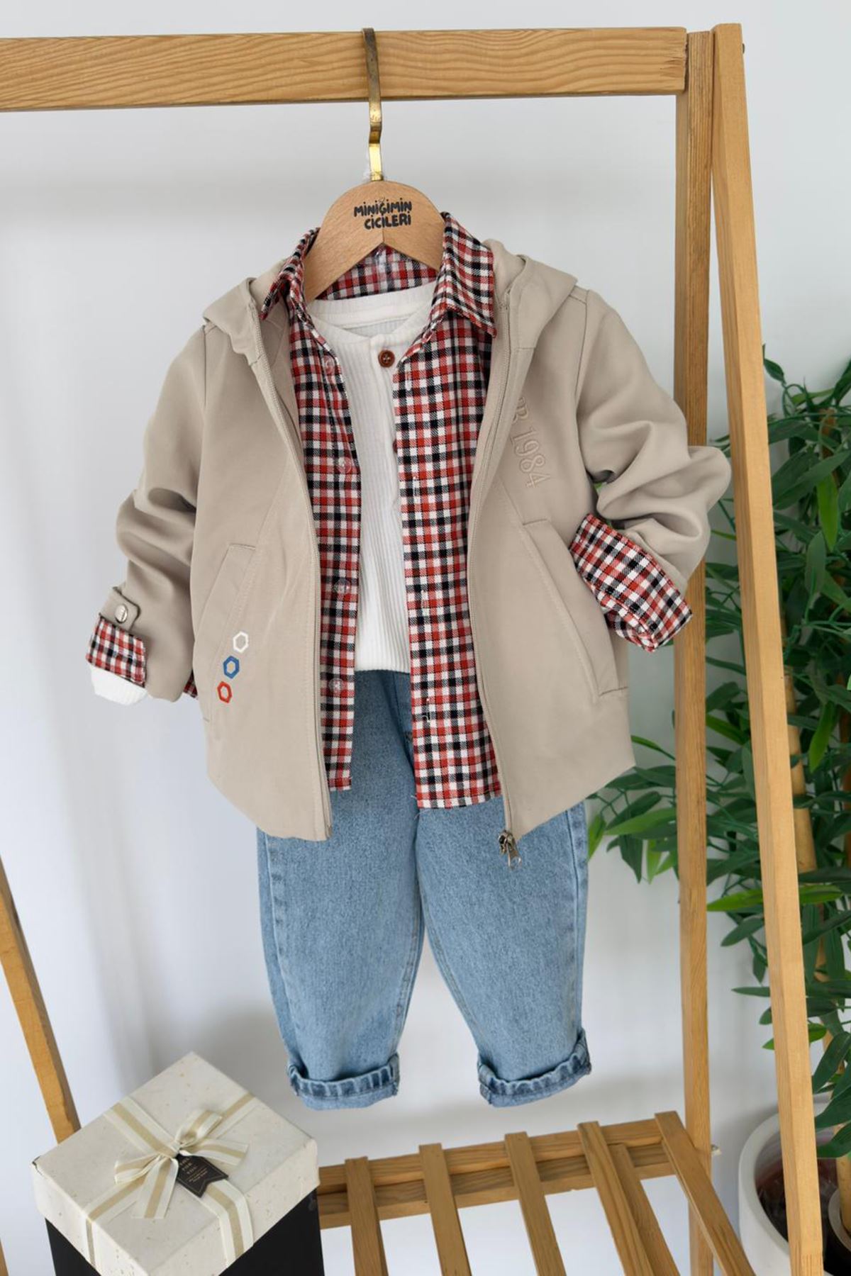 Miniğimin Cicileri Geometrik Nakış Detaylı Kapüşonlu Ceketli Erkek Çocuk 4’lü Takım - Bej