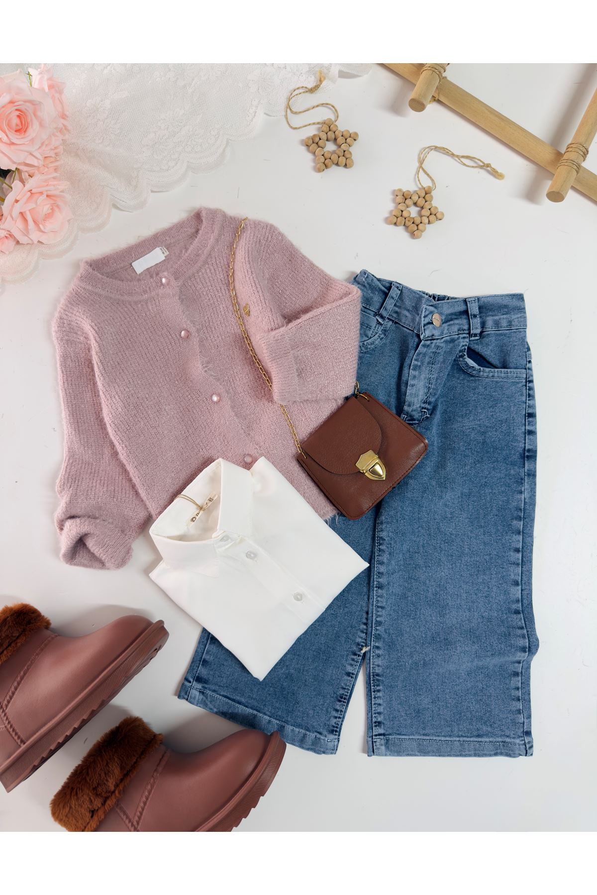 Miniğimin Cicileri Yumuşak Dokulu Kalp Detaylı Hırka  ve Geniş Paça Jean Kız Çocuk Kombini - Pembe