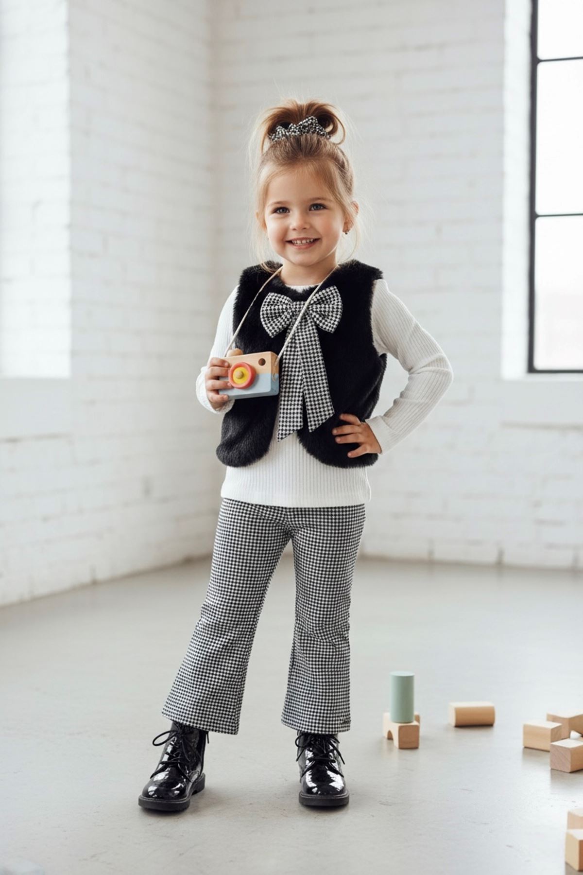 Miniğimin Cicileri Kürk Yelekli Fiyonk Detaylı Yırtmaçlı Kız Çocuk 3 lü Takım - Siyah