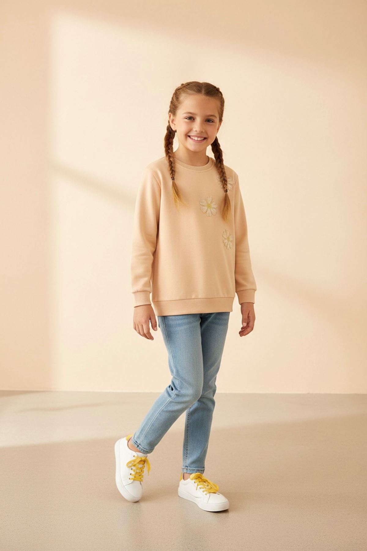 Miniğimin Cicileri Pul Çiçek İşlemeli Kız Çocuk Sweat - Krem