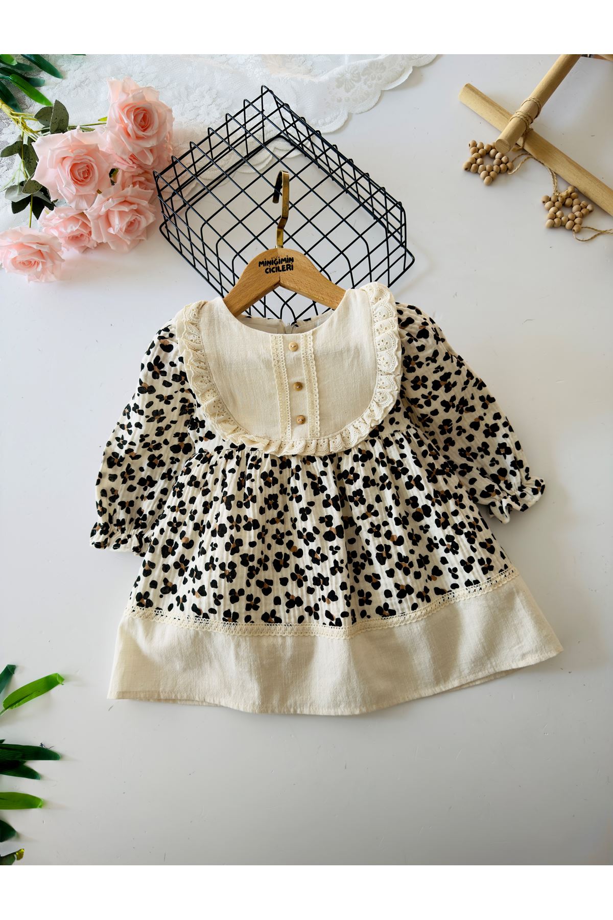 Miniğimin Cicileri Kız Çocuk Vintage Tarzı Dantel Garnili Uzun Kollu Müslin Pamuk Elbise - Krem