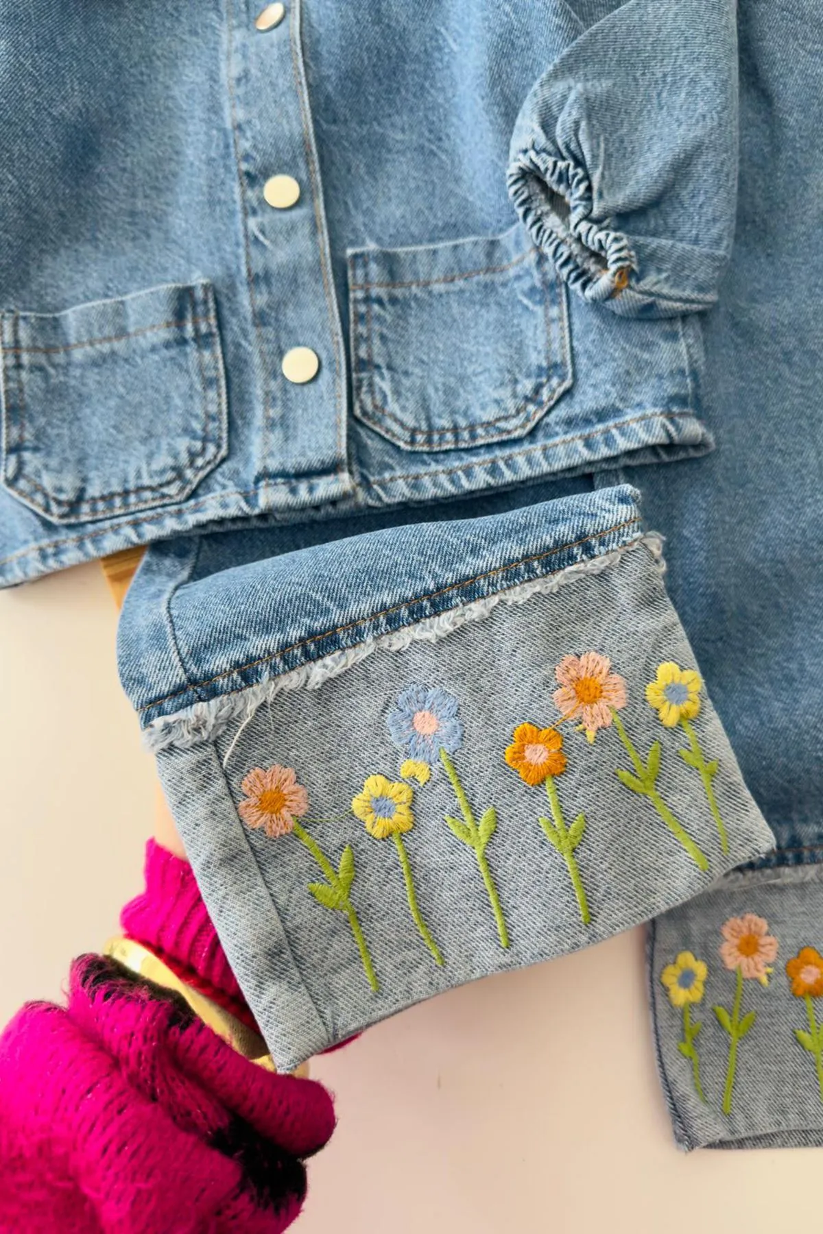 Miniğimin Cicileri  Paça Papatya  Nakış  Detaylı Kız Çocuk Denim Kot 2 li Takım - Mavi