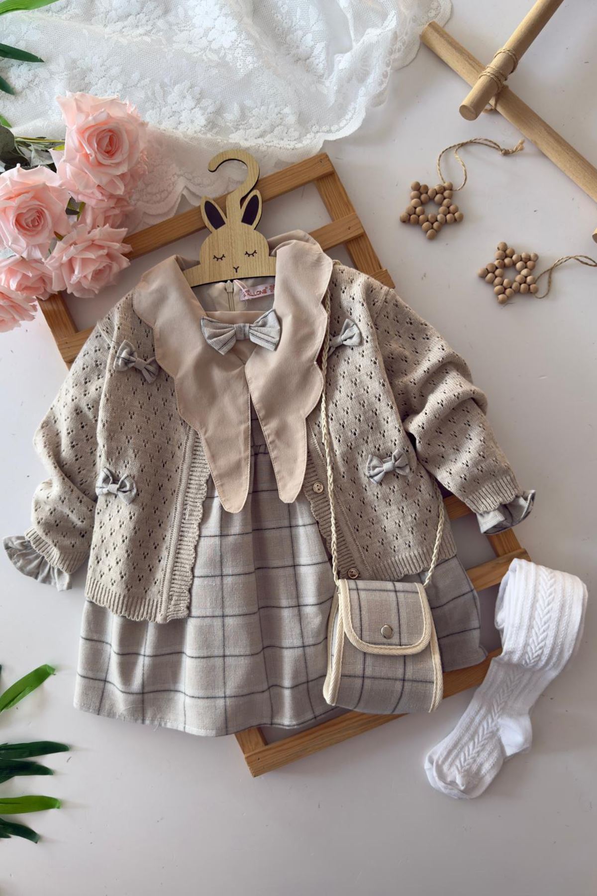 Miniğimin Cicileri Fiyonk Detaylı Triko Hırkalı Asimetrik Yakalı Kız Çocuk 4 lü Elbise Takımı - Bej