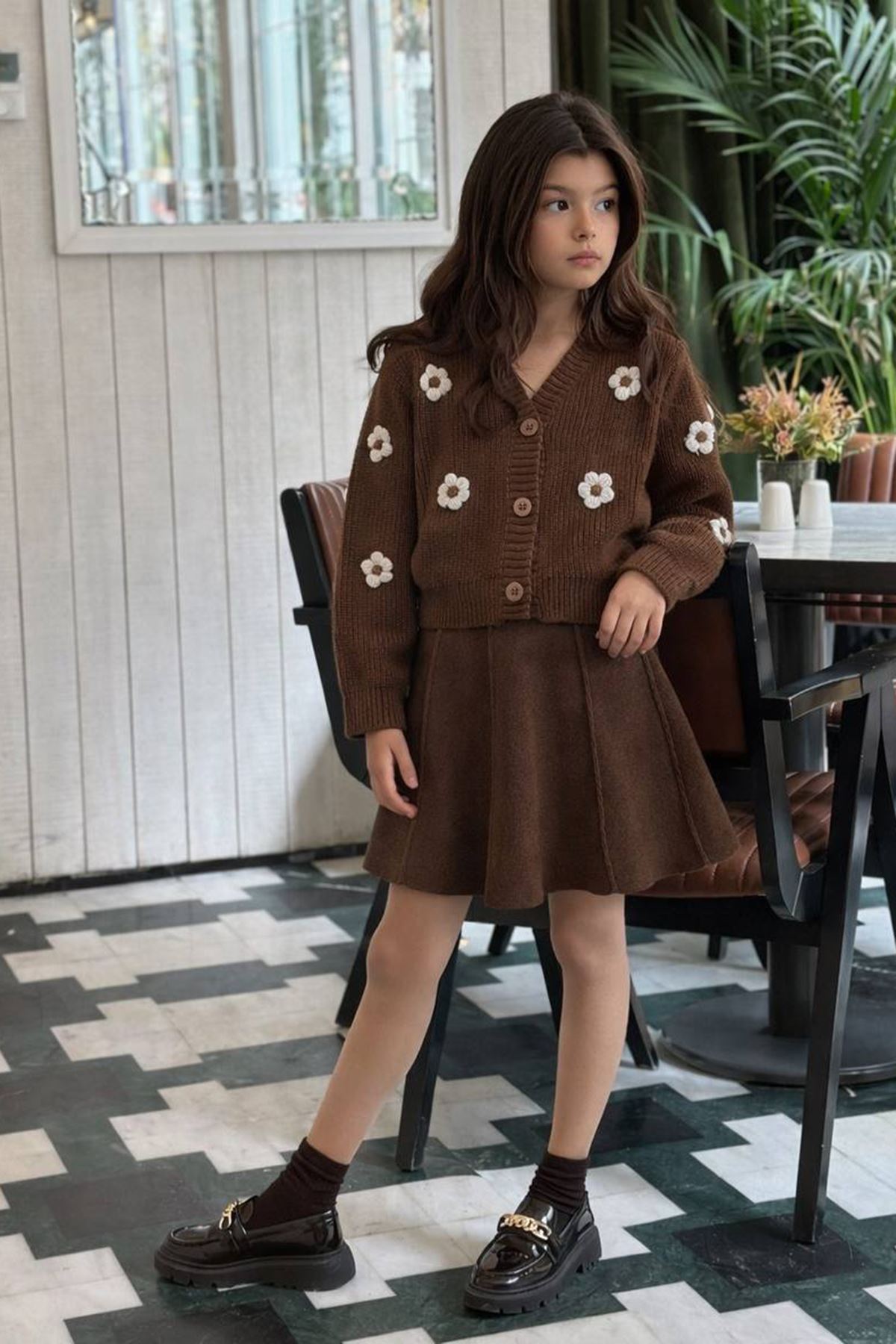 Miniğimin Cicileri Çiçek Aplikeli Triko Hırka ve Etekli Kız Çocuk Takımı - Acı Kahve