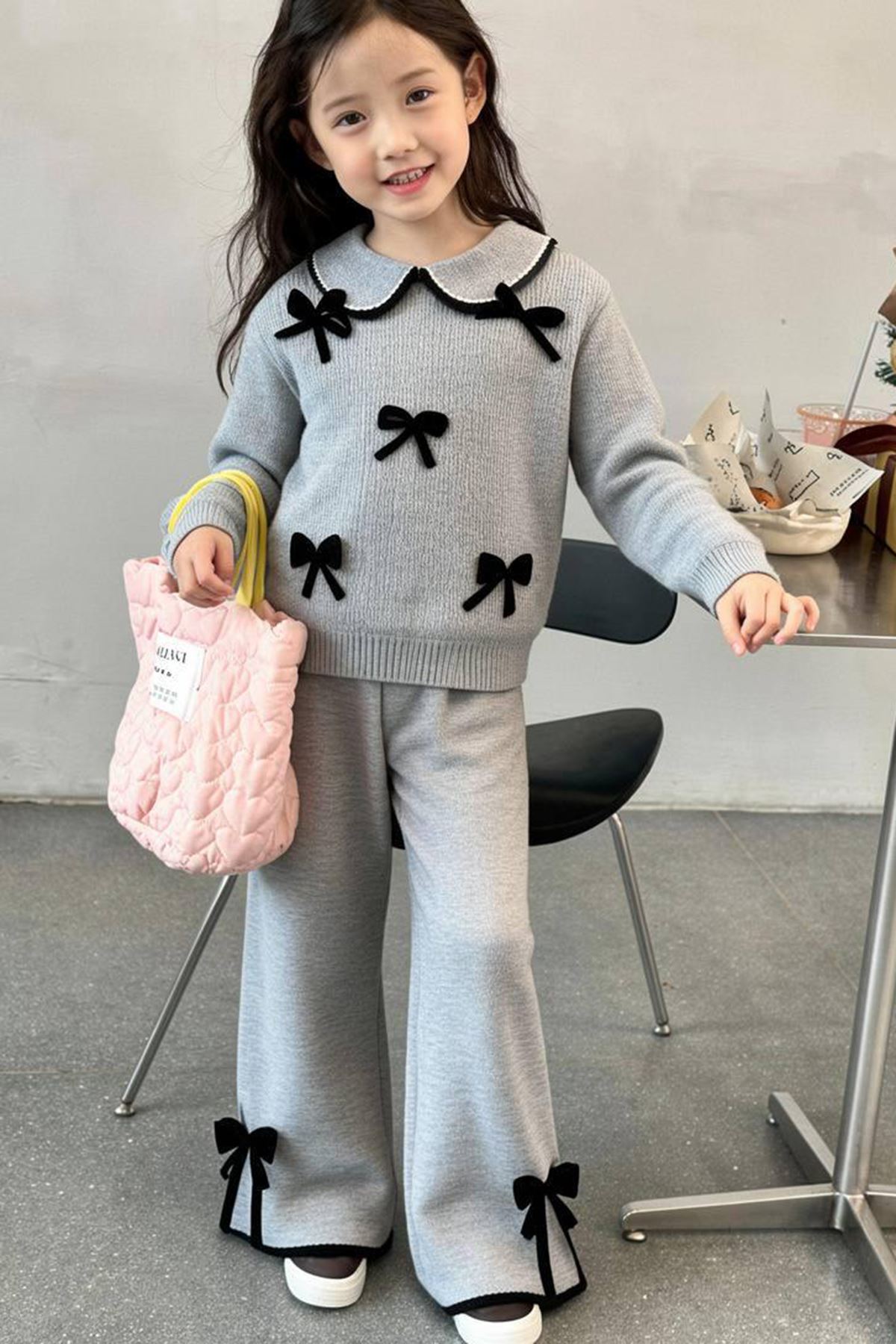 Miniğimin Cicileri Fiyonk Detaylı Triko Kazak ve Pantolon 2’li Kız Takımı - Gri
