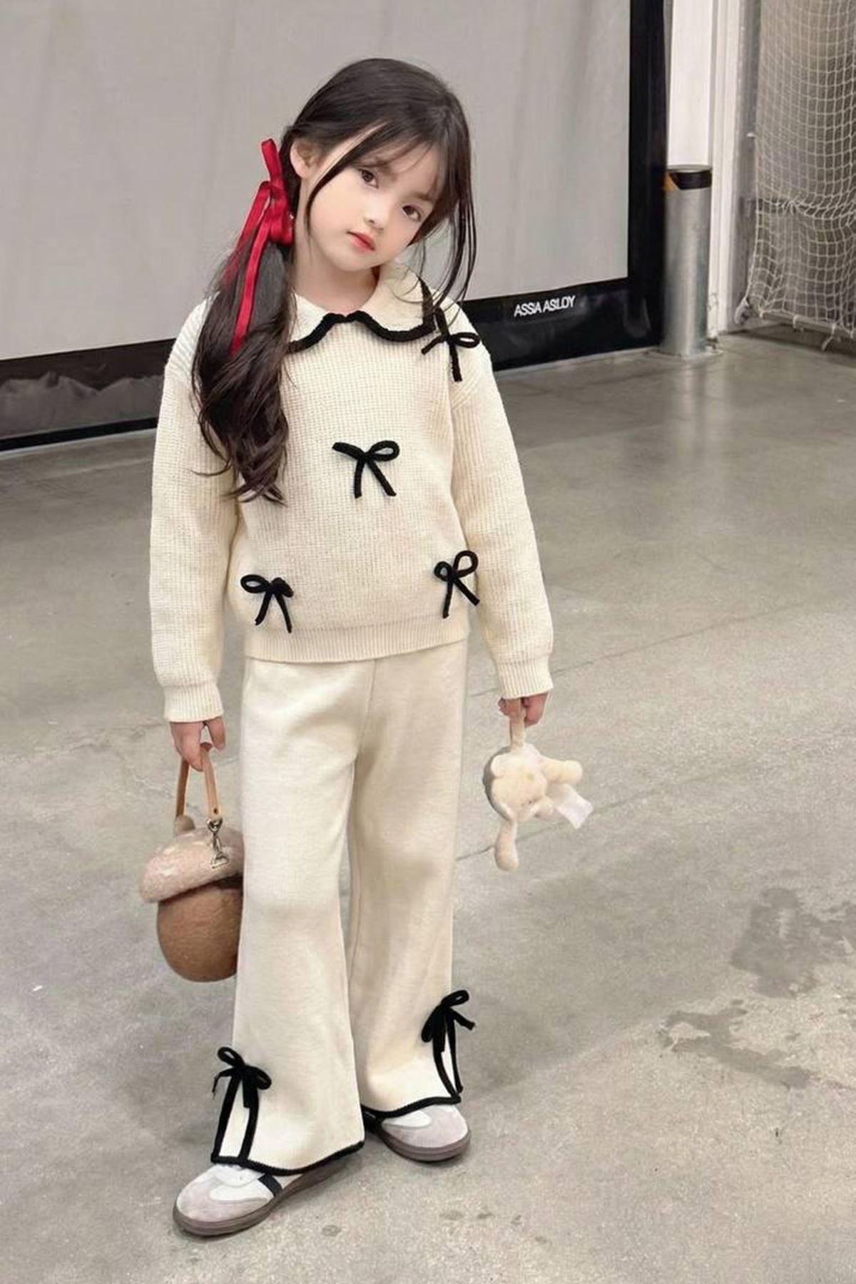 Miniğimin Cicileri Fiyonk Detaylı Triko Kazak ve Pantolon 2’li Kız Takımı - Krem