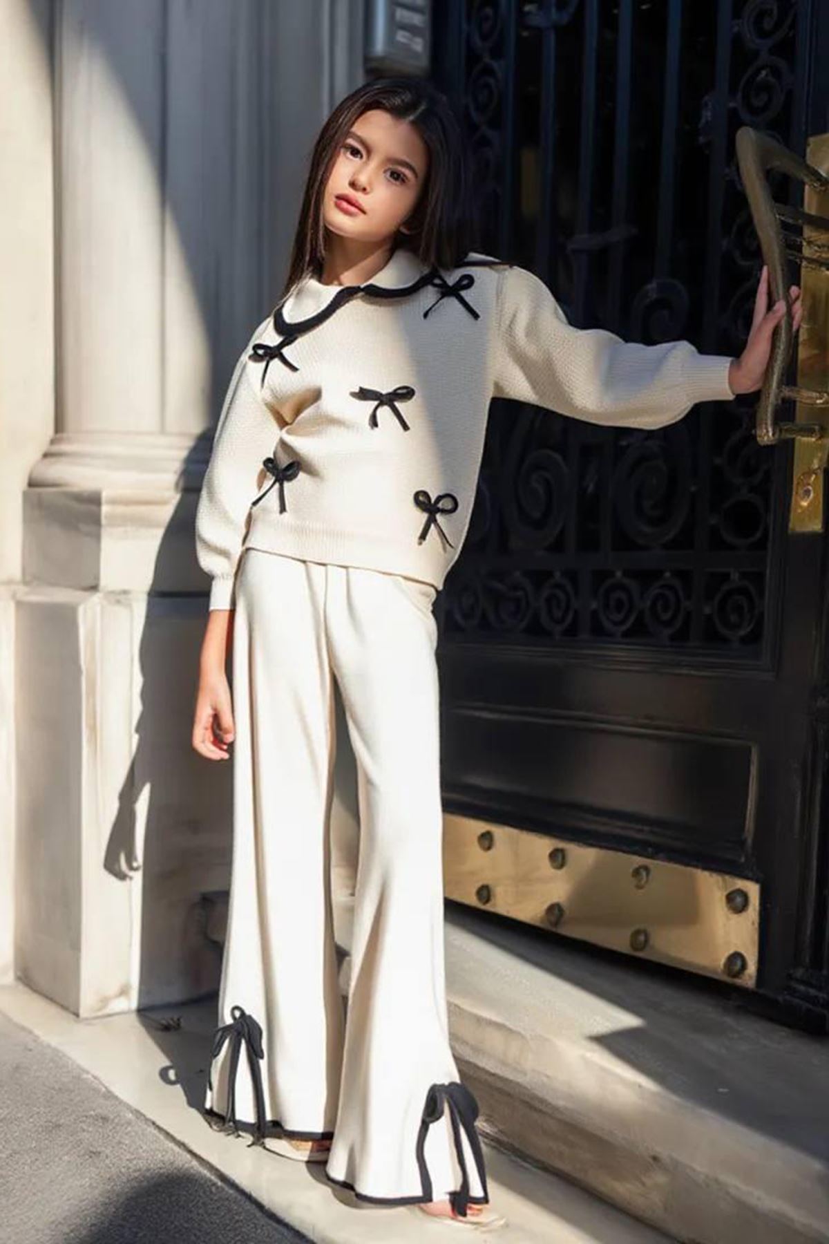 Miniğimin Cicileri Fiyonk Detaylı Triko Kazak ve Pantolon 2’li Kız Takımı - Krem