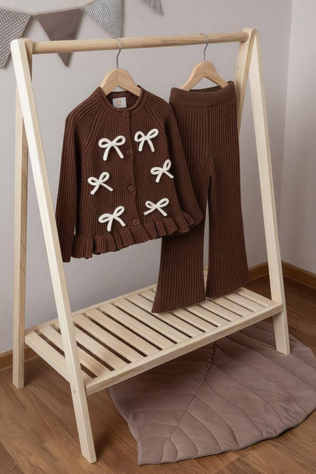 Miniğimin Cicileri Fiyonk Detaylı Fitilli Triko Hırka ve Pantolon 2’li Kız Takımı - Acı Kahve