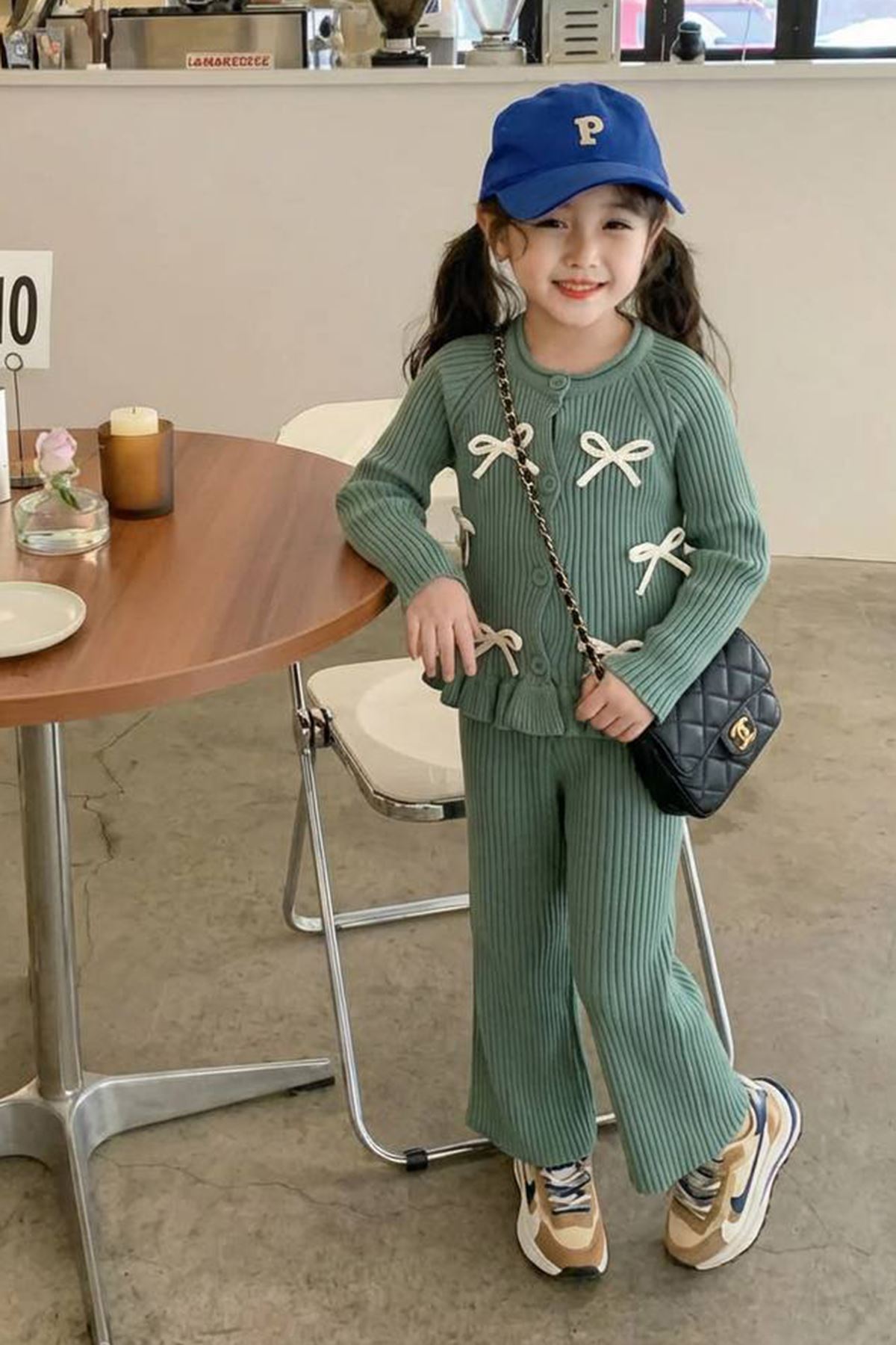 Miniğimin Cicileri Fiyonk Detaylı Fitilli Triko Hırka ve Pantolon 2’li Kız Takımı - Yeşil