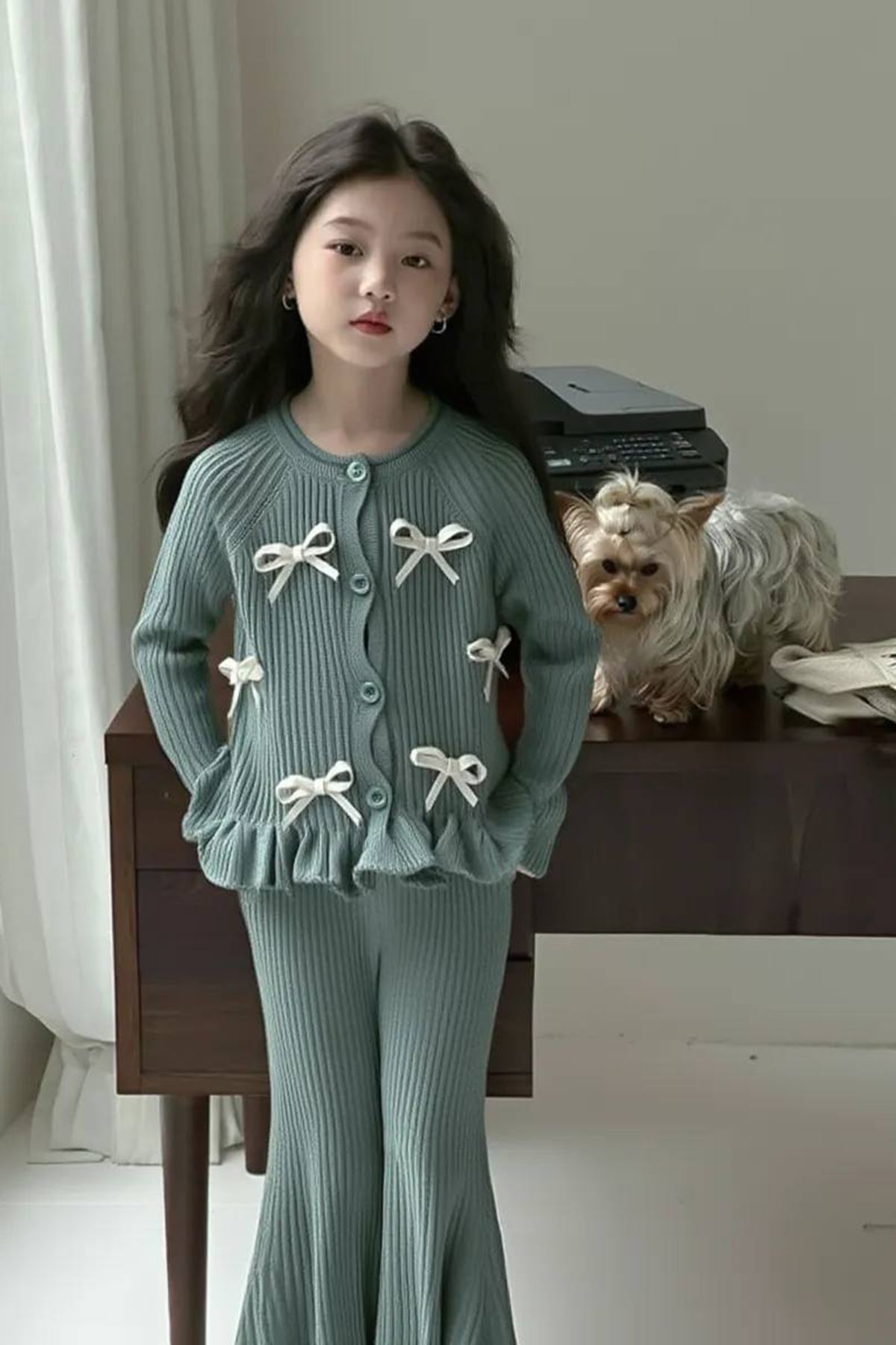 Miniğimin Cicileri Fiyonk Detaylı Fitilli Triko Hırka ve Pantolon 2’li Kız Takımı - Yeşil