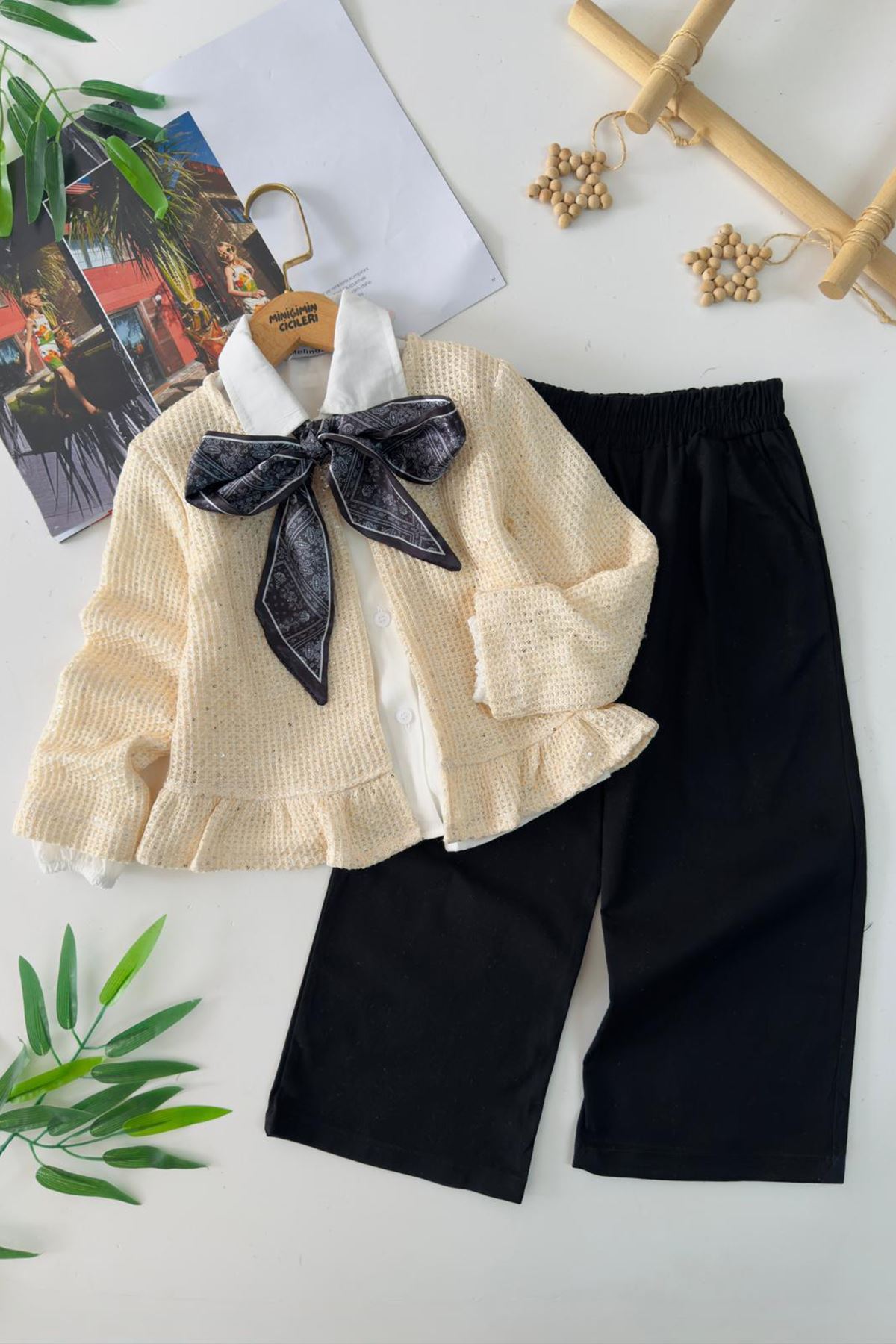 Miniğimin Cicileri Pullu Hırkalı Fular Detaylı Kız Çocuk 3 lü Gömlekli Takım - Bej