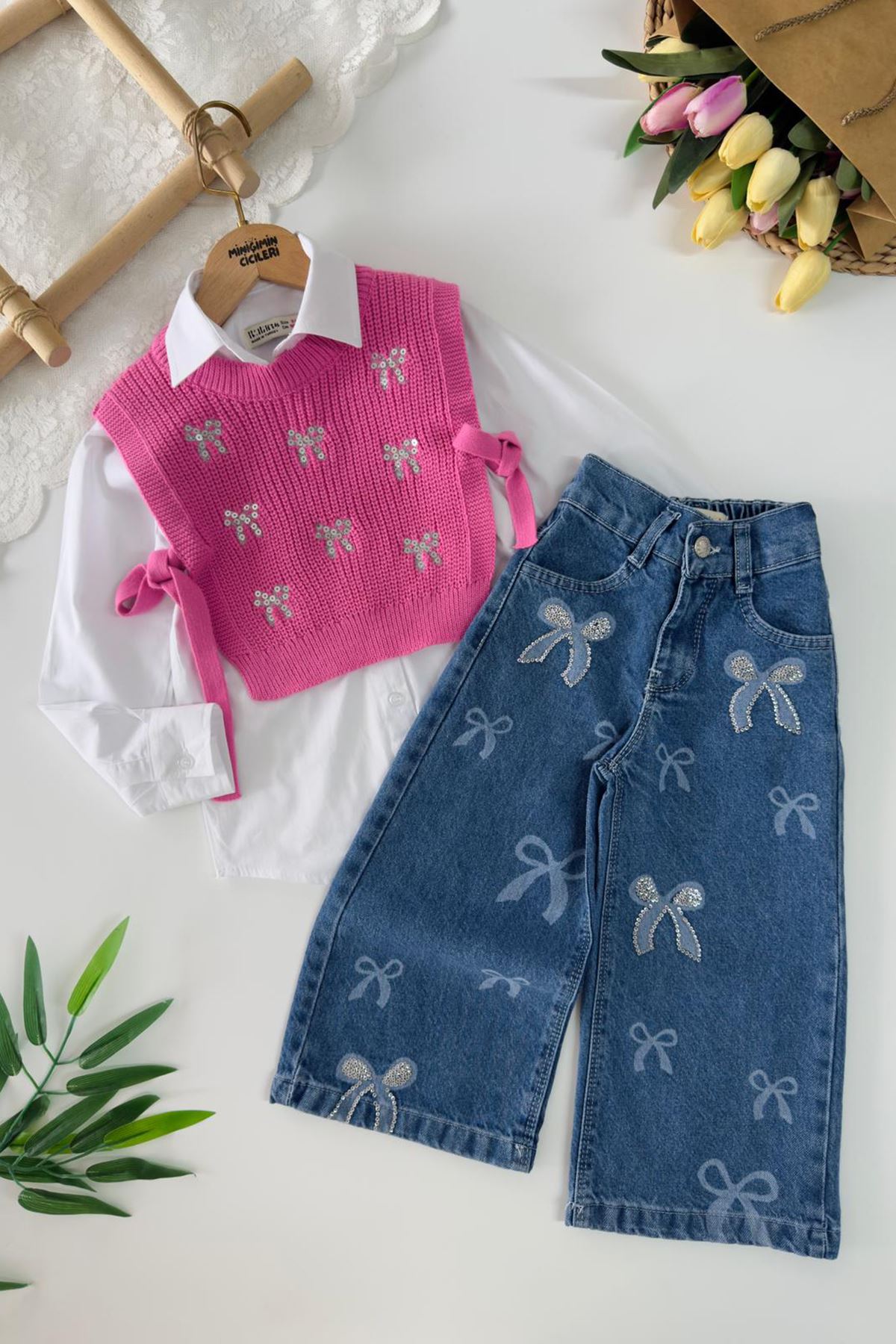 Miniğimin Cicileri Fiyonk Nakışlı Örgü Süveterli Gömlek ve Kot Pantolon Kız Çocuk 3’lü Takım - Fuşya