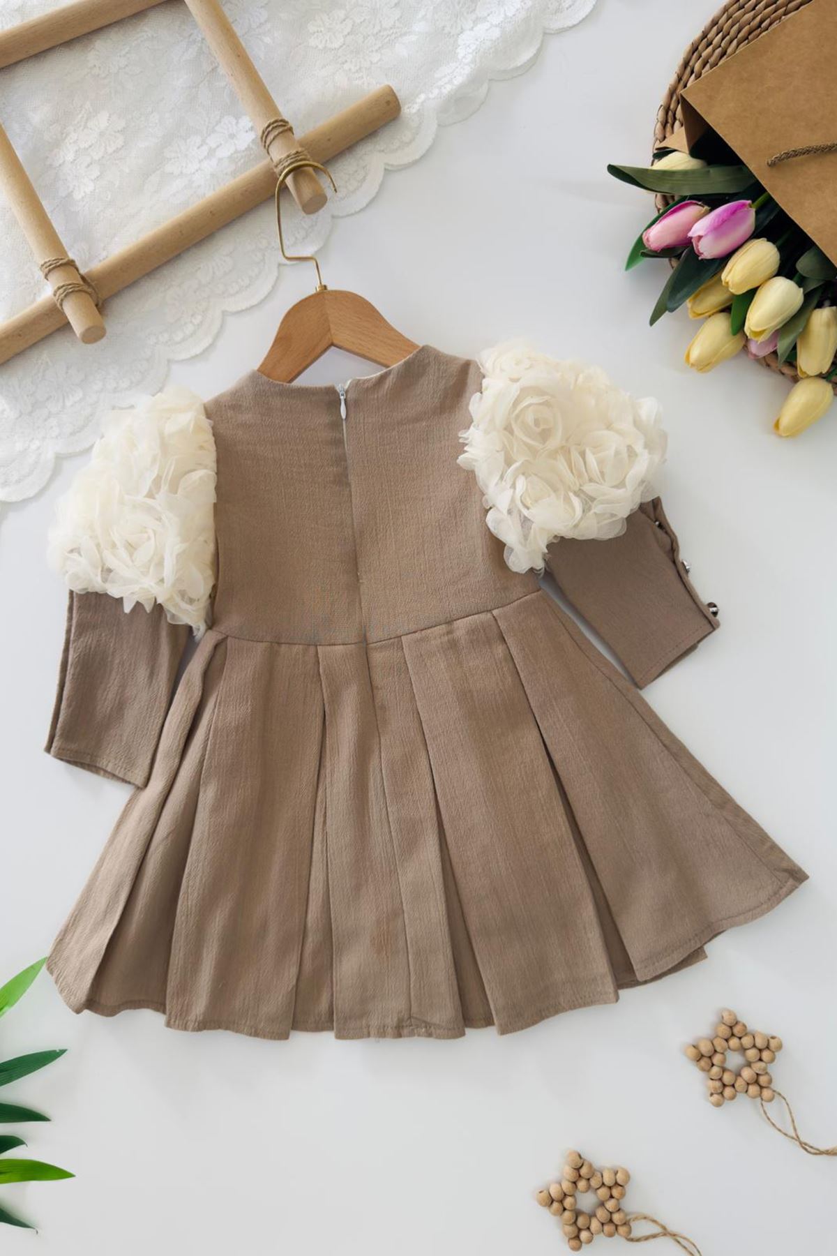 Miniğimin Cicileri Tül Gül Detaylı Taş İşlemeli Kemerli Kız Çocuk Elbise - Kahve