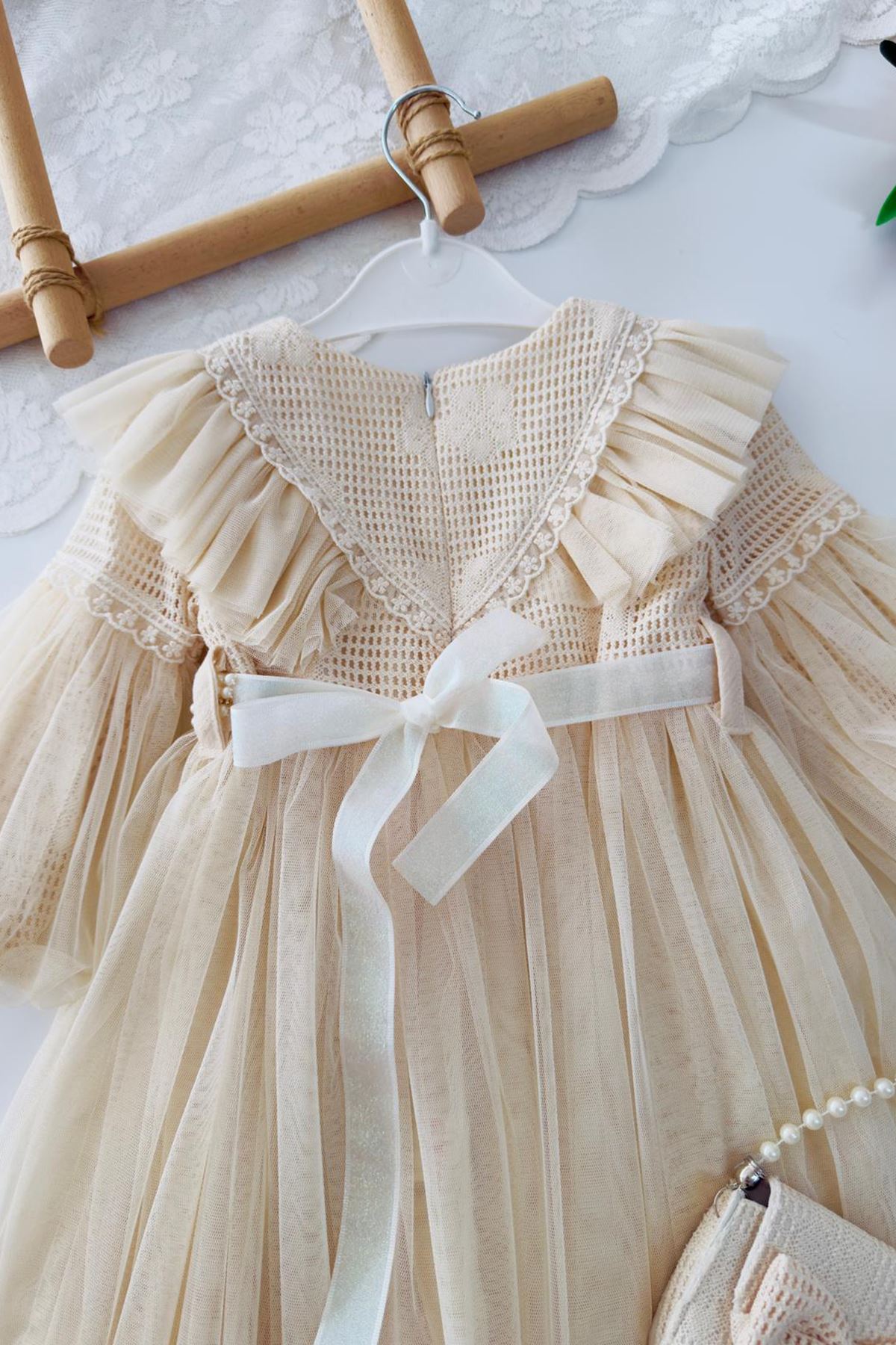 Miniğimin Cicileri Prenses İncili Tül Detaylı Çantalı Kız Çocuk Elbise - Bej