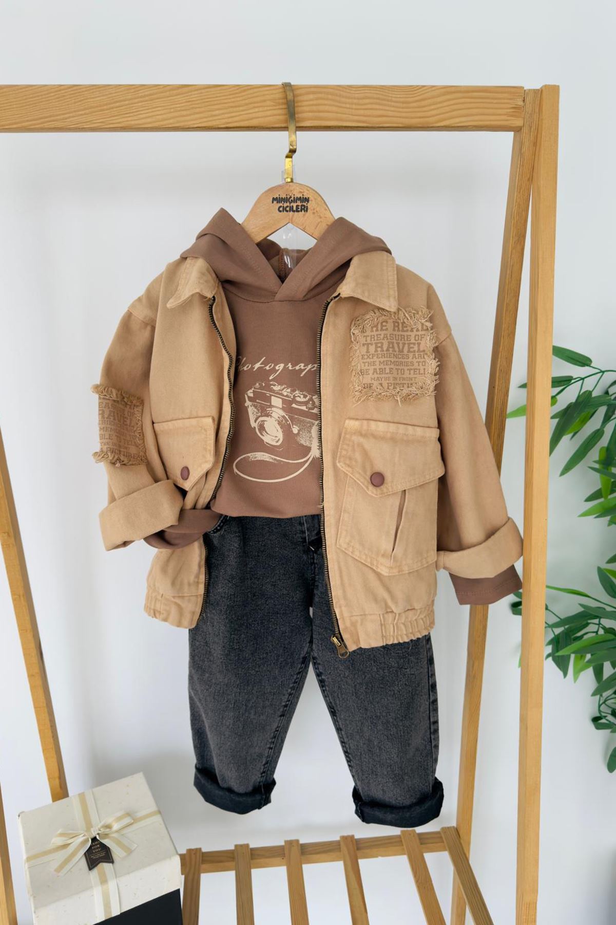 Miniğimin Cicileri Vintage Baskılı Kapüşonlu Erkek Çocuk Ceket Pantolon 3 lü Takımı - Toprak