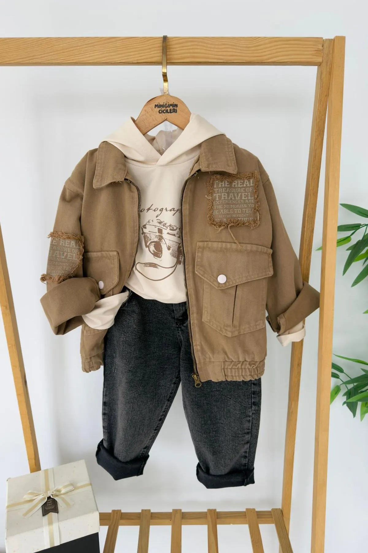 Miniğimin Cicileri Vintage Baskılı Kapüşonlu Erkek Çocuk Ceket Pantolon 3 lü Takımı - Kahverengi