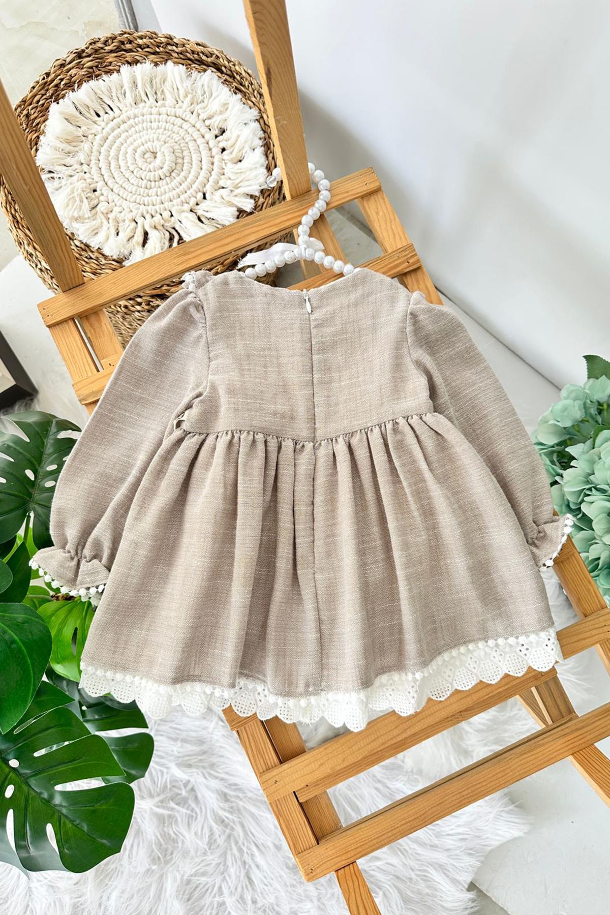 Miniğimin Cicileri (9-24 Ay) Vintage Dantel Yakalı Pamuklu Fırfır Detaylı Kız Bebek Elbise - Taş
