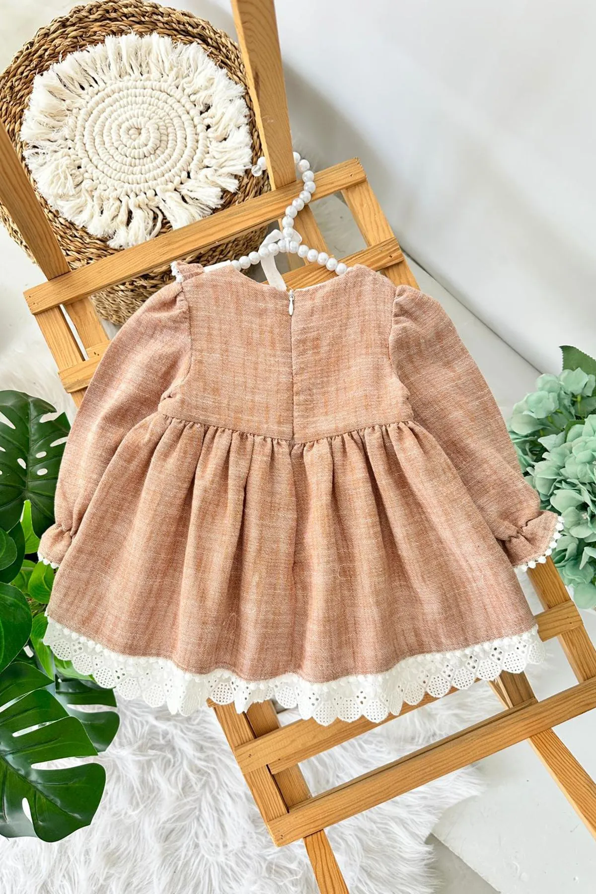 Miniğimin Cicileri (9-24 Ay) Vintage Dantel Yakalı Pamuklu Fırfır Detaylı Kız Bebek Elbise - Camel