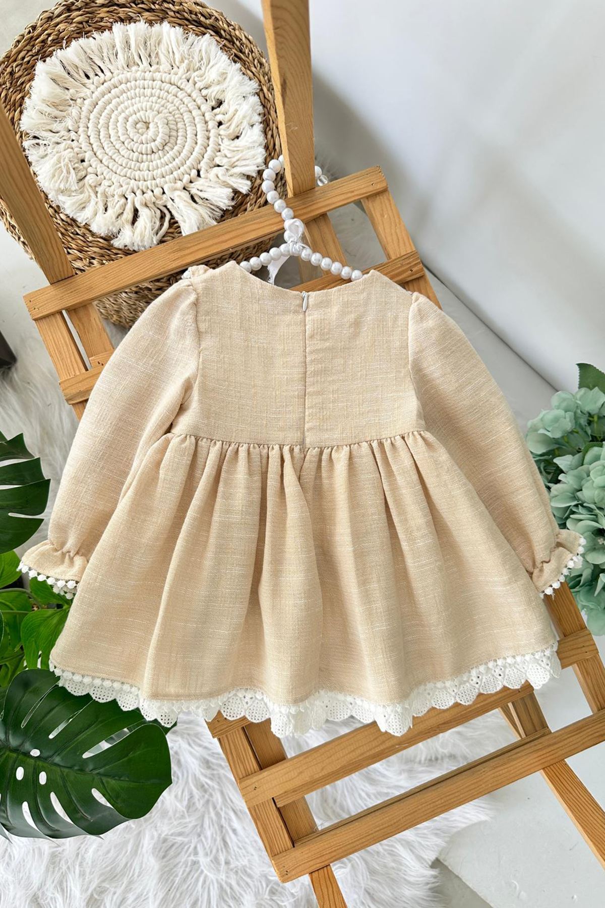 Miniğimin Cicileri (9-24 Ay) Vintage Dantel Yakalı Pamuklu Fırfır Detaylı Kız Bebek Elbise - Bej
