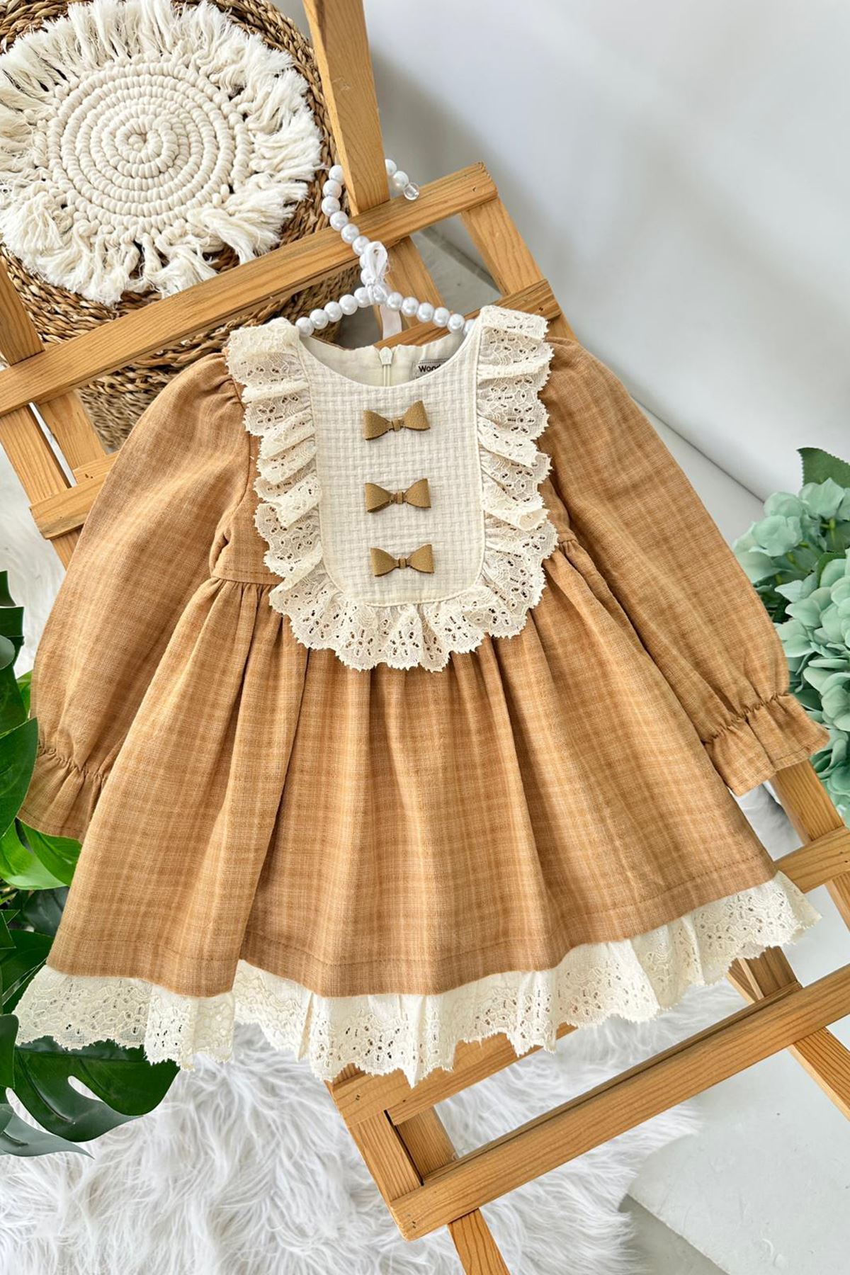 Miniğimin Cicileri (9-24 Ay) Fiyonk Detaylı Fistolu Kız Bebek Pamuk Elbise - Camel