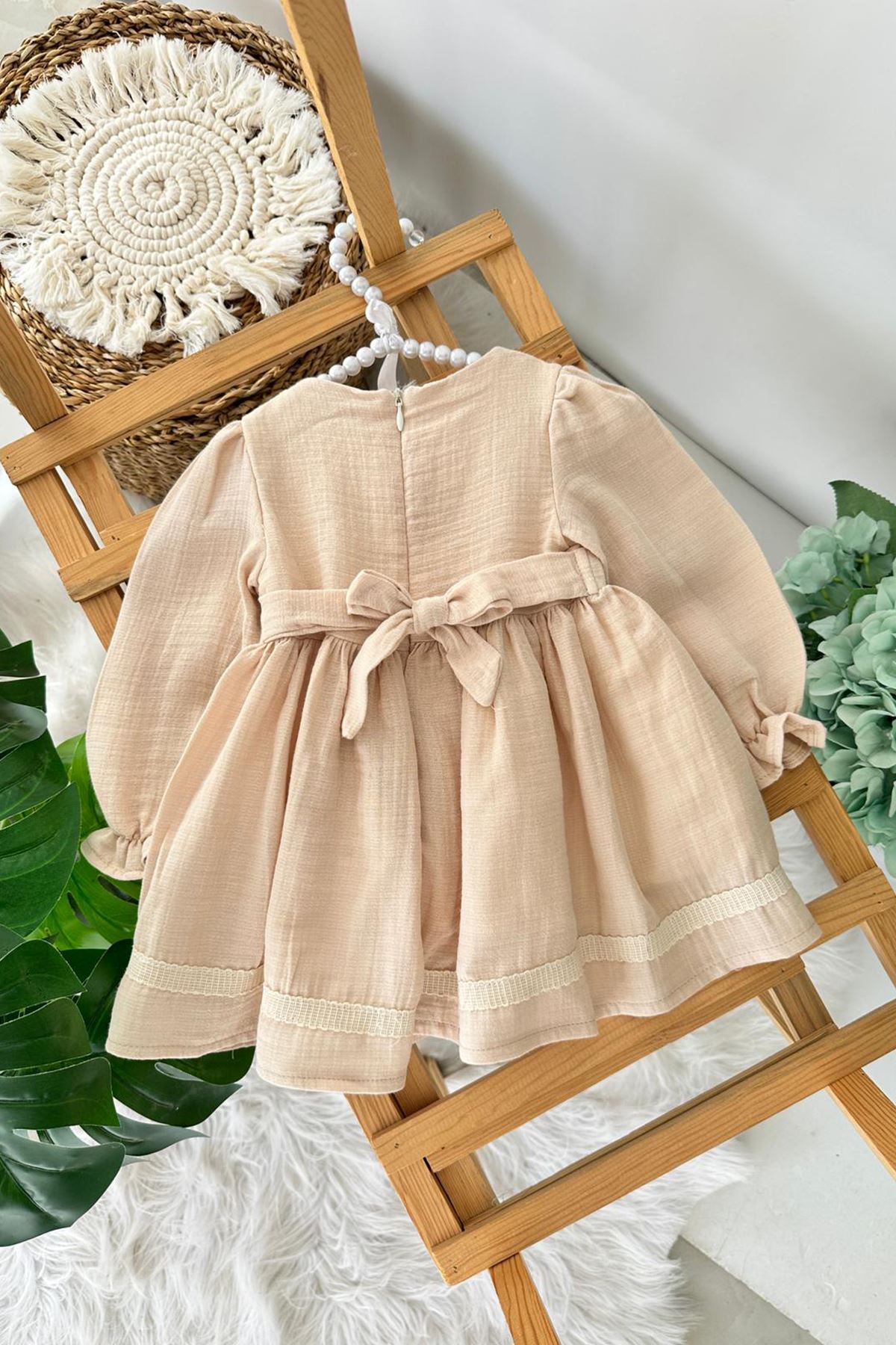 Miniğimin Cicileri (9-24 Ay) Dantel Detaylı Fırfır Kollu Kız Bebek Elbise - Sütlü Kahve