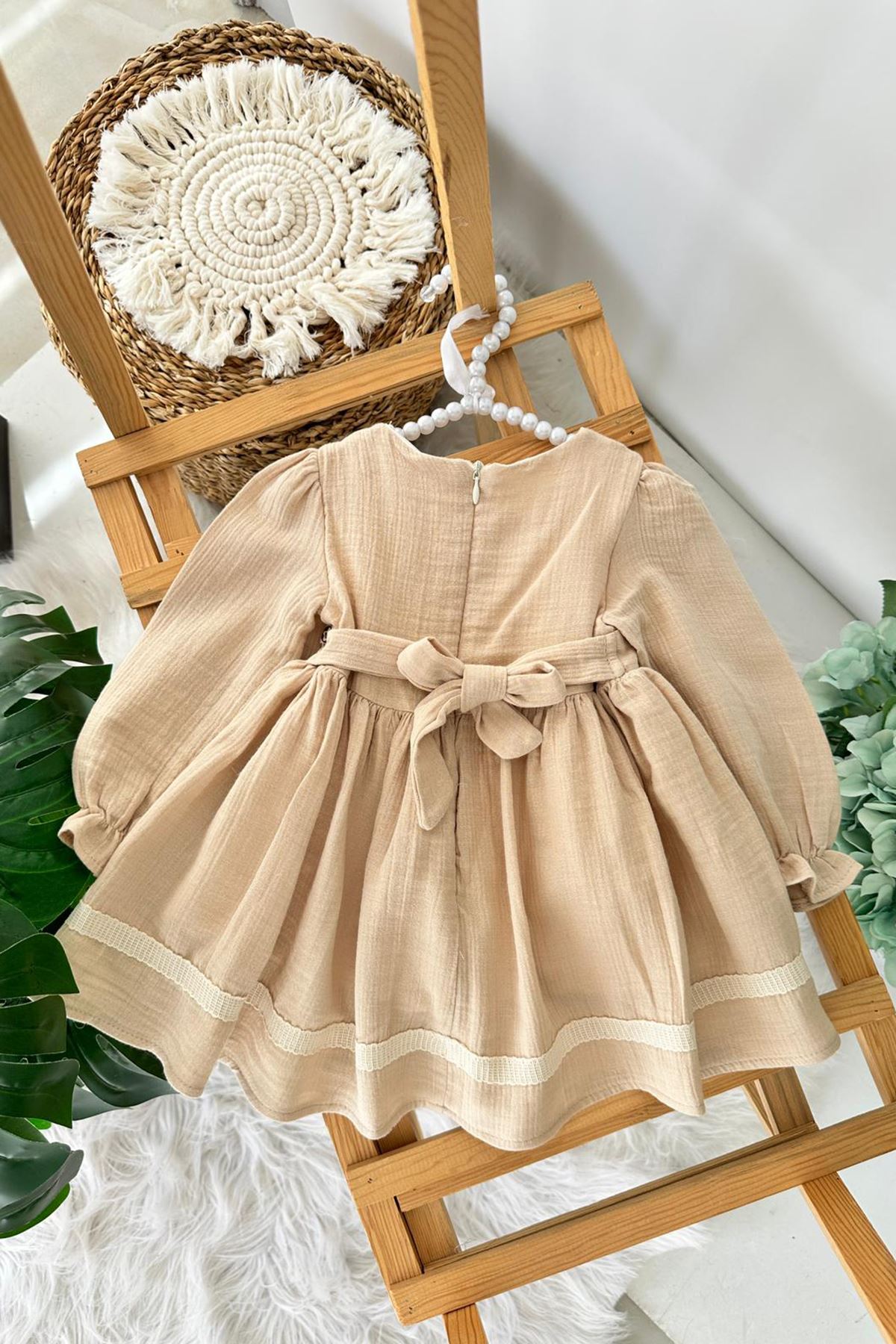 Miniğimin Cicileri (9-24 Ay) Dantel Detaylı Fırfır Kollu Kız Bebek Elbise - Bej