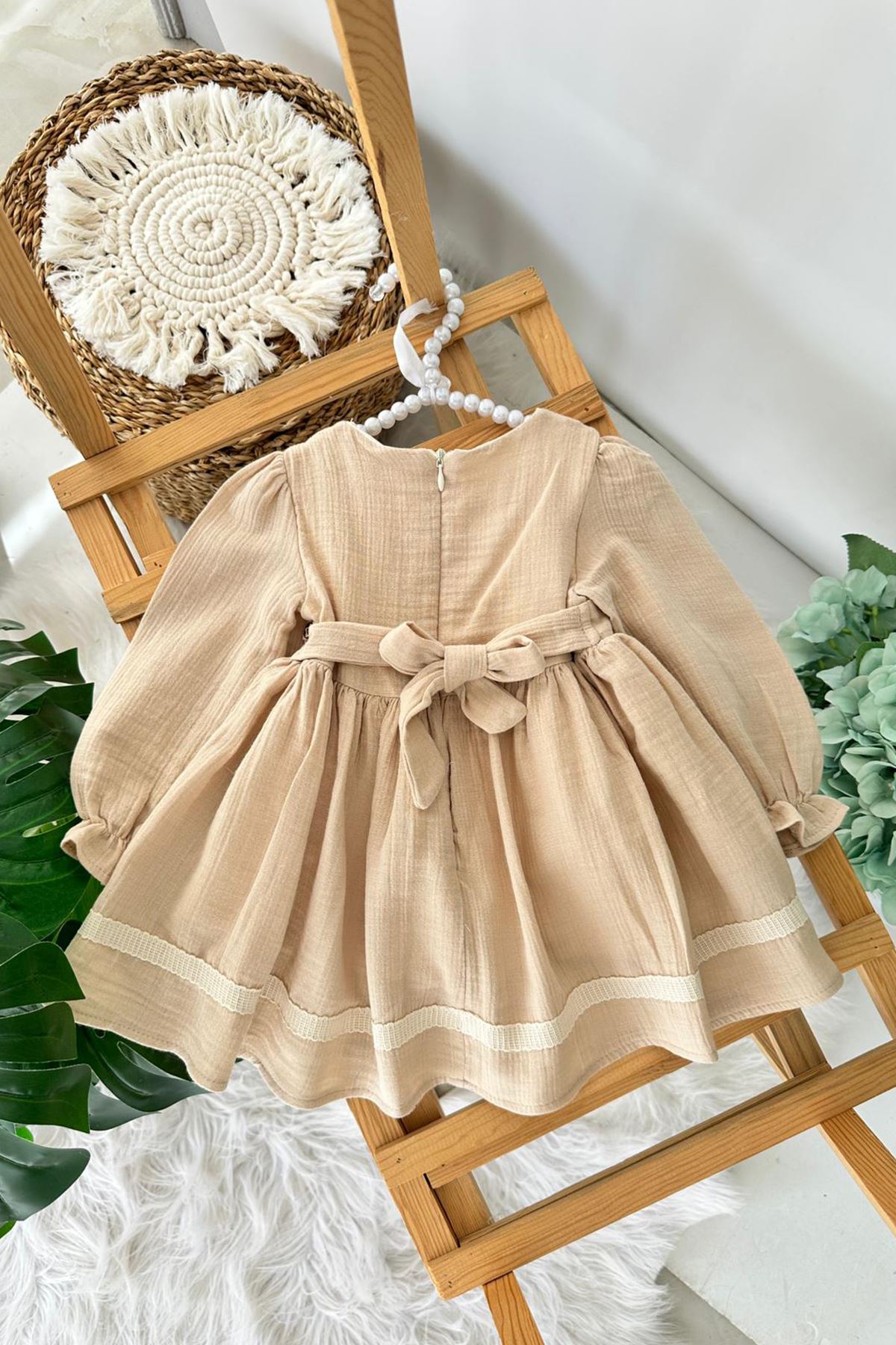 Miniğimin Cicileri (9-24 Ay) Dantel Detaylı Fırfır Kollu Kız Bebek Elbise - Bej