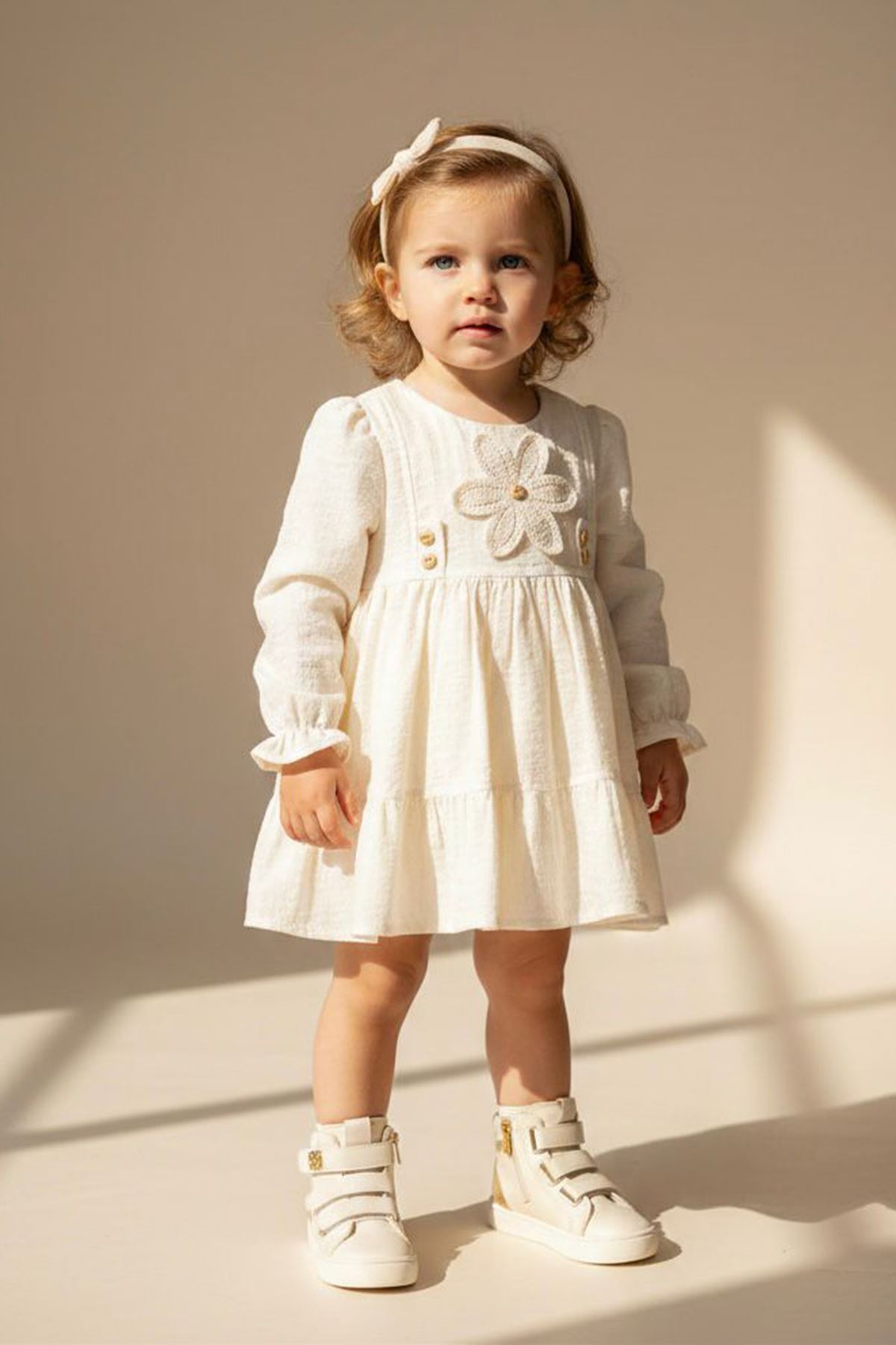 Miniğimin Cicileri (9-24 Ay) Çiçek Aplikeli Düğme Detaylı Kız Bebek Pamuklu Elbise - Krem