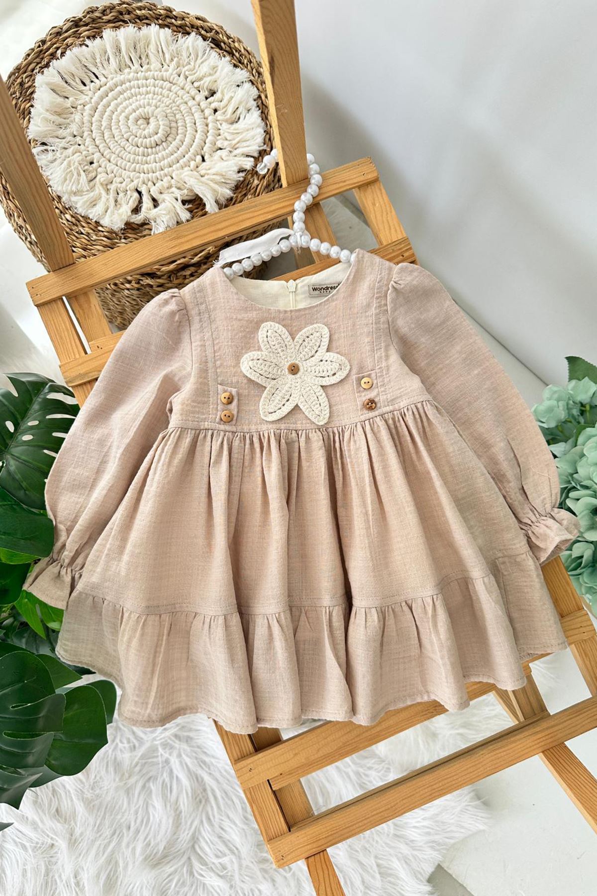 Miniğimin Cicileri (9-24 Ay) Çiçek Aplikeli Düğme Detaylı Kız Bebek Pamuklu Elbise - Bej