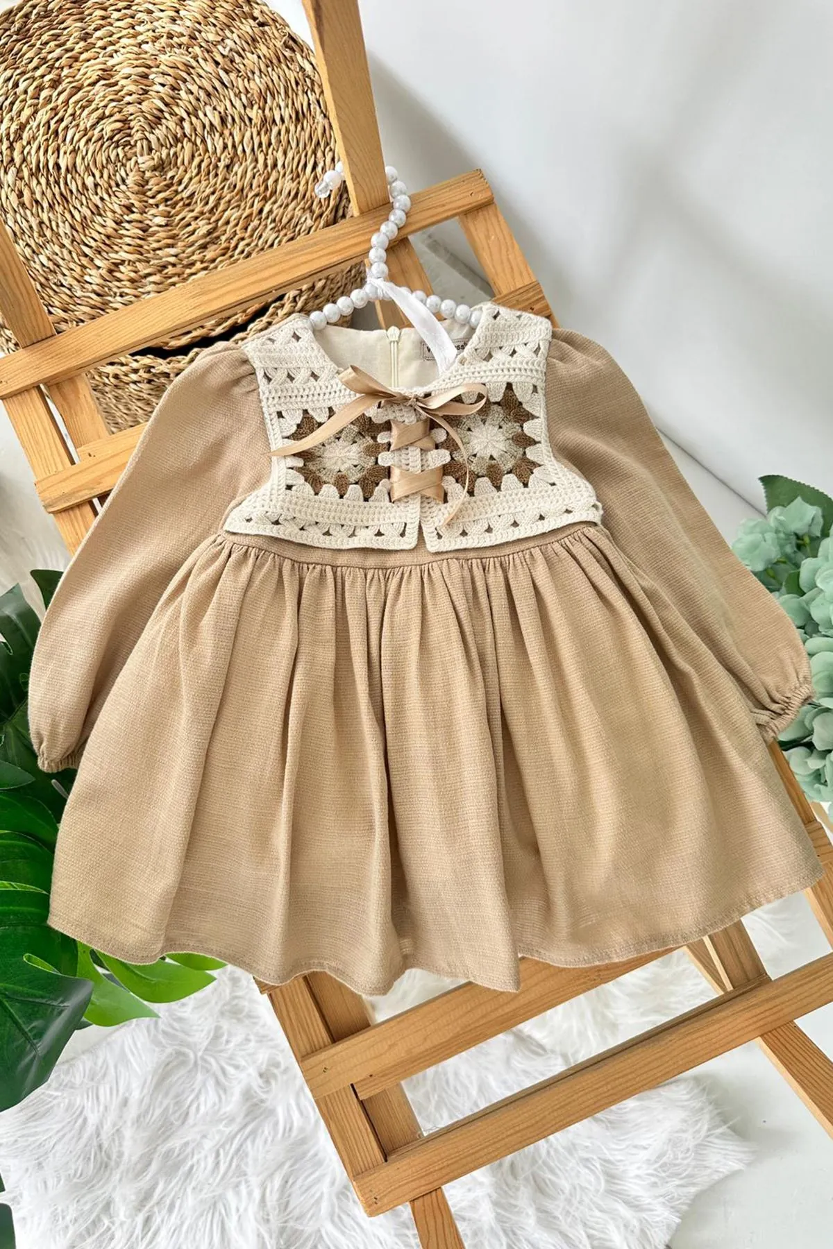 Miniğimin Cicileri (9-24 Ay) Vintage Nakışlı Yaka Detaylı Fiyonklu Kız Bebek Elbise - Camel