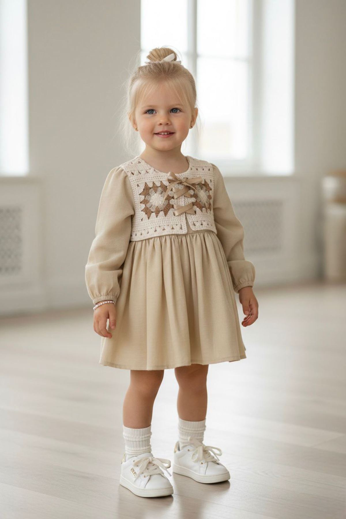 Miniğimin Cicileri (9-24 Ay) Vintage Nakışlı Yaka Detaylı Fiyonklu Kız Bebek Elbise - Krem