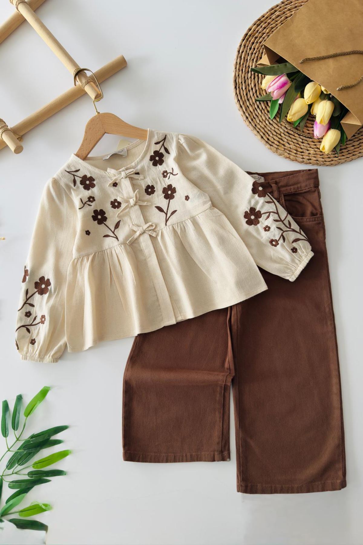 Miniğimin Cicileri Çiçek Nakış Detaylı Pantolonlu Kız Çocuk 2'Li Takım - Kahverengi