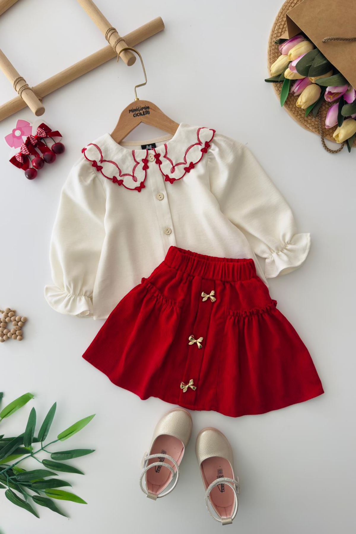 Miniğimin Cicileri Fiyonk Düğme Detaylı Kadife Etekli Kız Çocuk 2 li Takım - Kırmızı