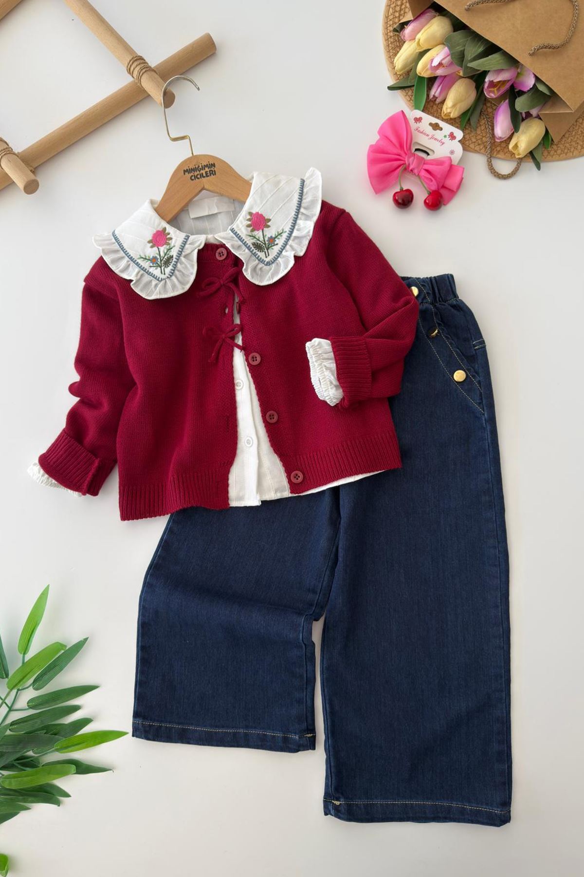 Miniğimin Cicileri Çiçek Nakışlı Fırfır Yaka Detaylı Triko Hırkalı Kot Pantolonlu 3’lü Kız Çocuk Takım - Bordo