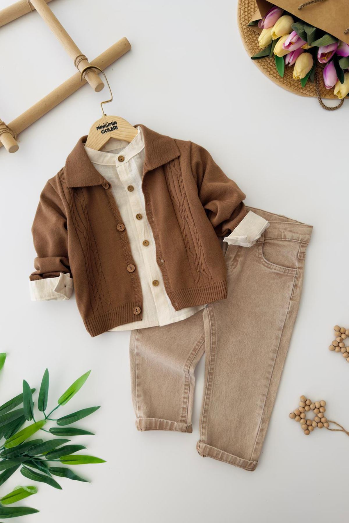 Miniğimin Cicileri Örgü Detaylı Triko Hırkalı Gömlekli Erkek Çocuk 3 lü Takım - Kahverengi
