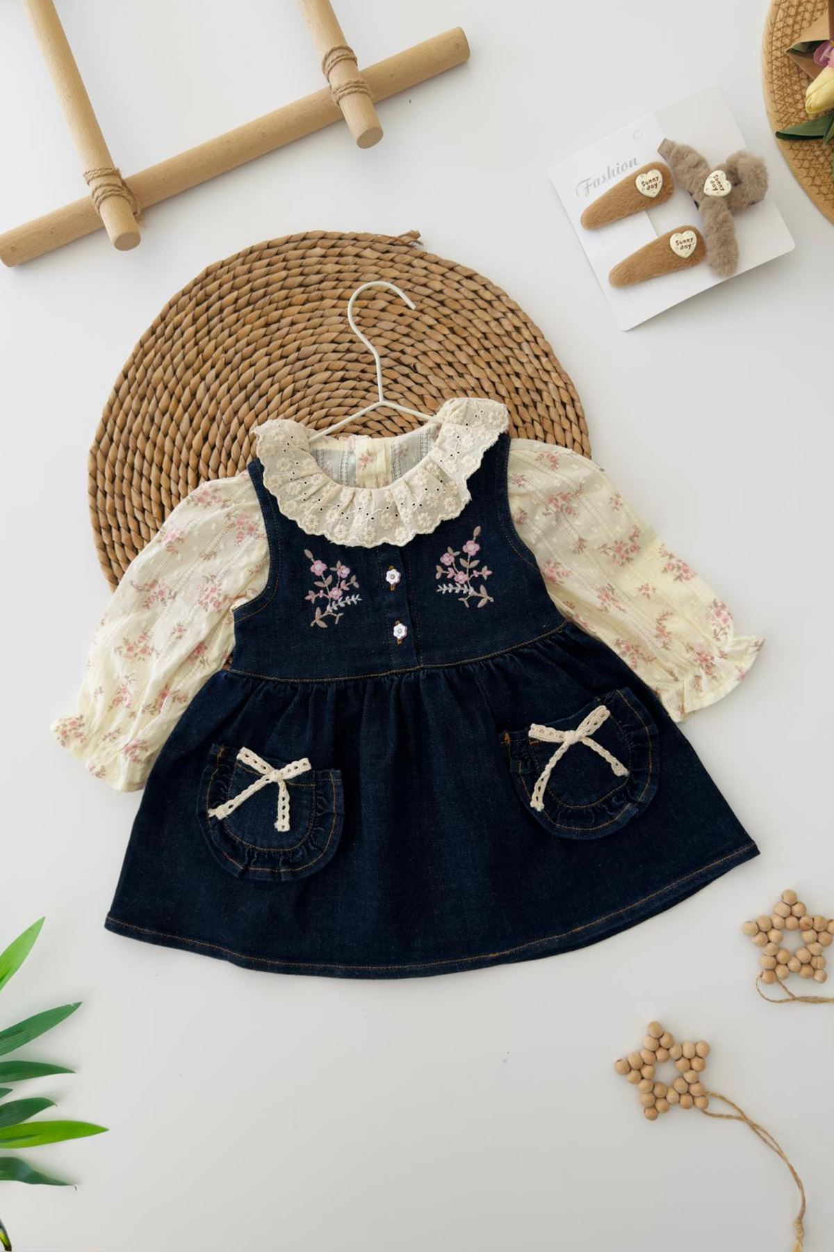 Miniğimin Cicileri Çiçek Nakışlı Kot Jileli Fırfır Yaka Kız Bebek Elbise Takım - Lacivert