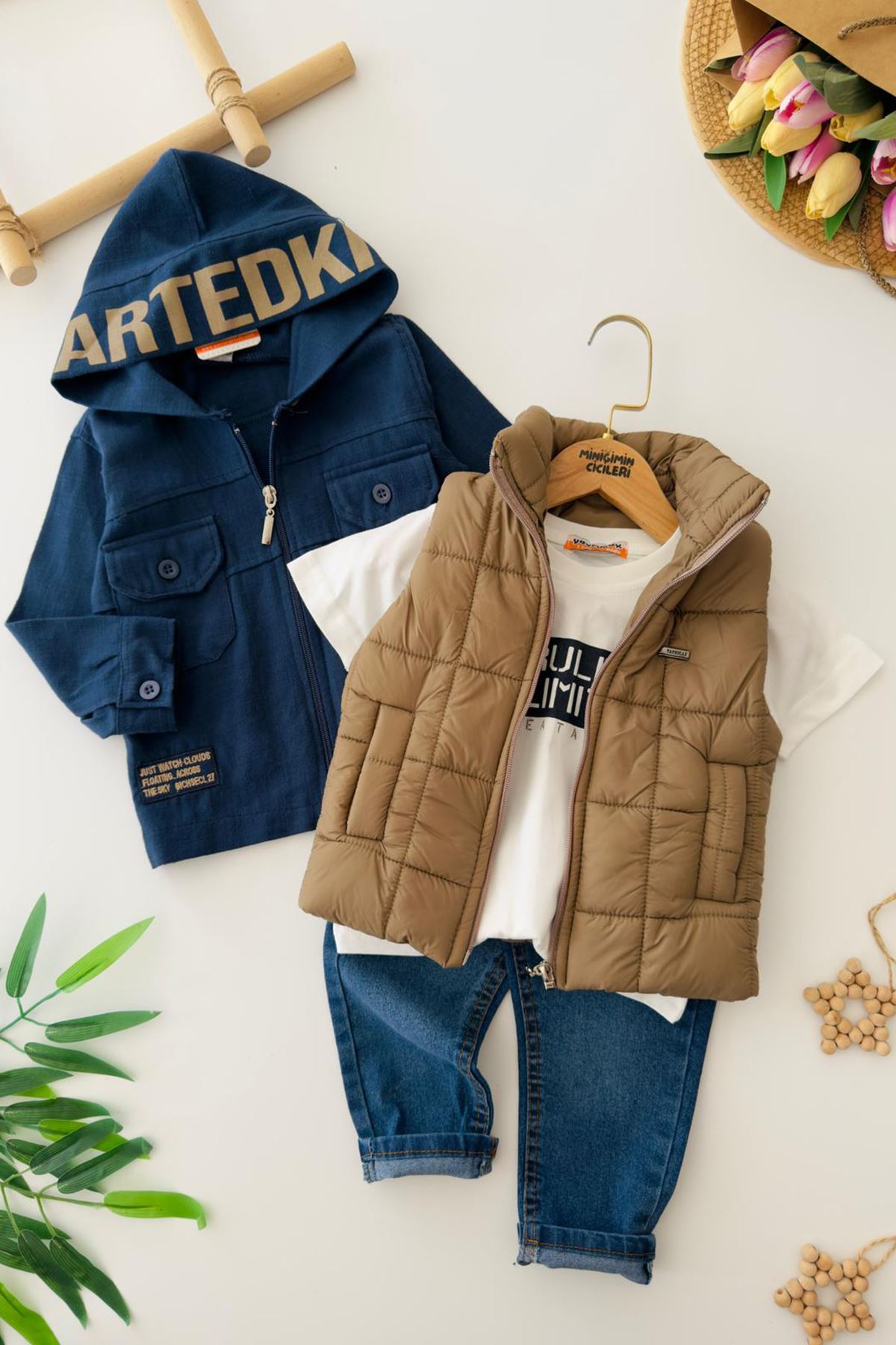 Miniğimin Cicileri Kapüşonlu Yazı Baskılı Gömlek Ceketli Şişme Yelekli Erkek Çocuk 4’lü Kot Takım - Vizon