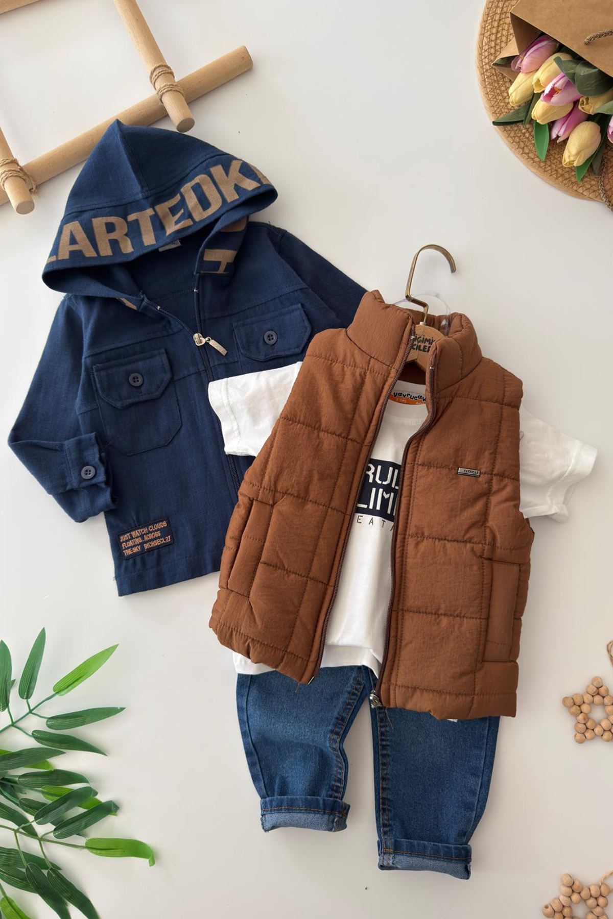 Miniğimin Cicileri Kapüşonlu Yazı Baskılı Gömlek Ceketli Şişme Yelekli Erkek Çocuk 4’lü Kot Takım - Kahverengi Koyu