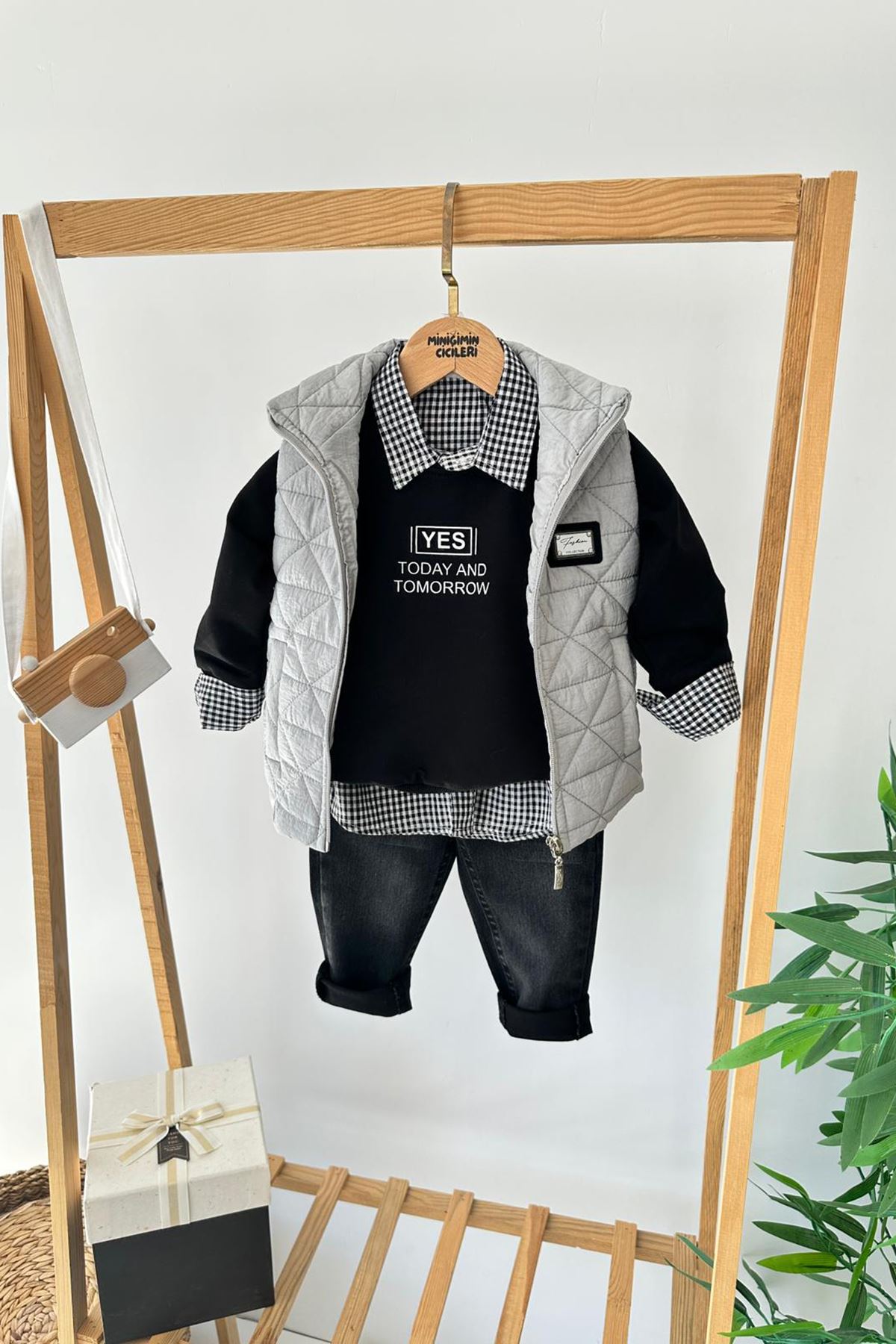 Miniğimin Cicileri Kapitone Yelekli Ekose Gömlek Detaylı Sweatshirtlü Kot Pantolonlu Erkek Çocuk 4’lü Takım - Gri