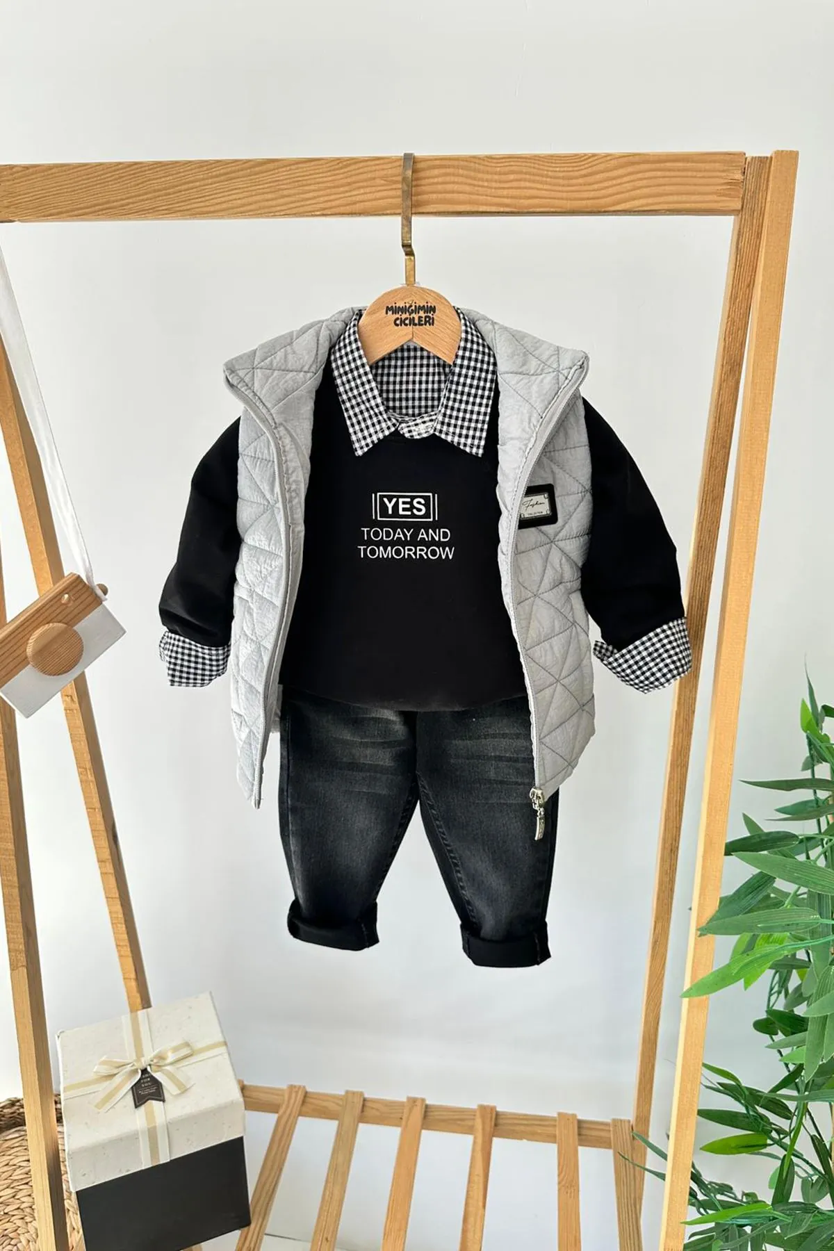 Miniğimin Cicileri Kapitone Yelekli Ekose Gömlek Detaylı Sweatshirtlü Kot Pantolonlu Erkek Çocuk 4’lü Takım - Gri