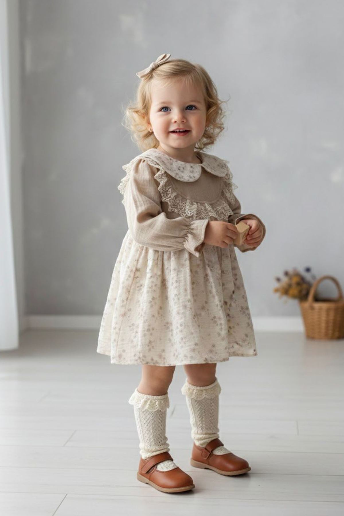 Miniğimin Cicileri Vintage Çiçek Desenli Dantel Yaka Detaylı Kız Bebek Elbise - Krem